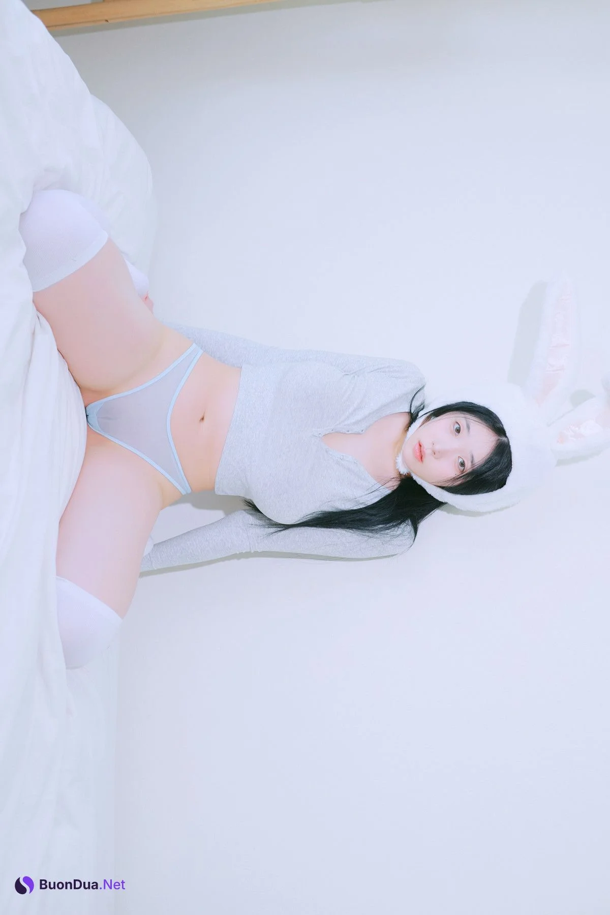 Yeon Woo 연우, Photobook ‘Terrace’ Set.05 - Photo 8
