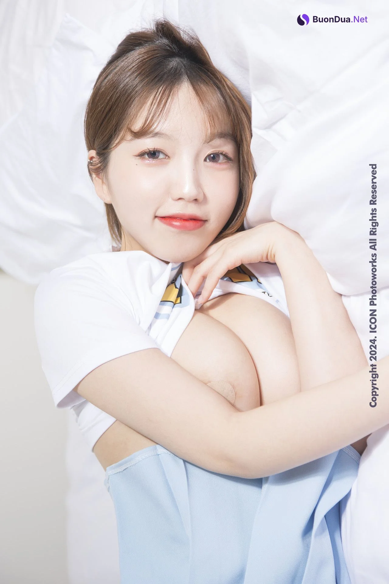 Yoonvely 윤블리, ICON Photobook “Shy But Boldly” Set.01 - Photo 3