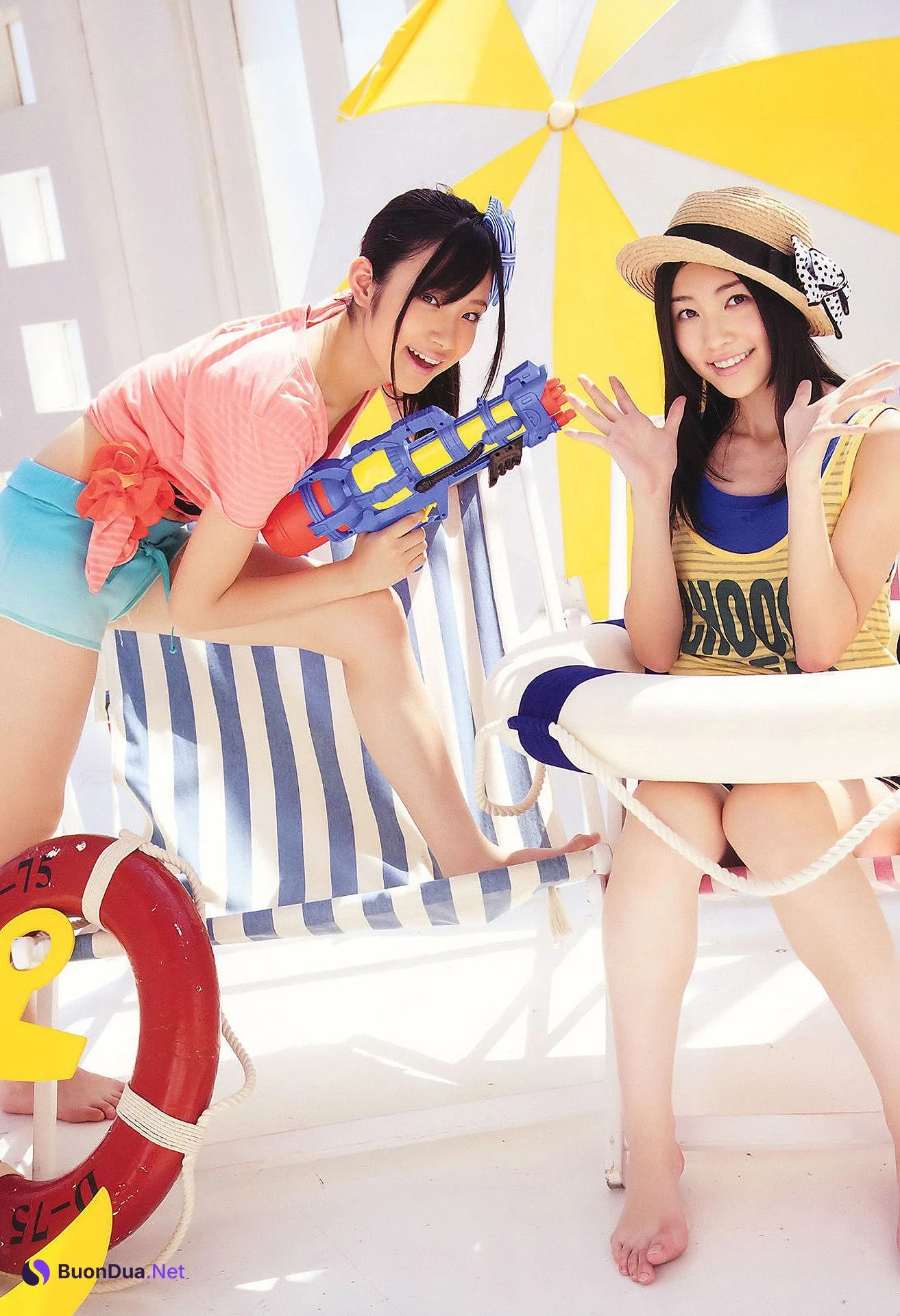 松井珠理奈・松井玲奈・高柳明音, Young Animal 2011 No.11 (ヤングアニマル 2011年11号) - Photo 13