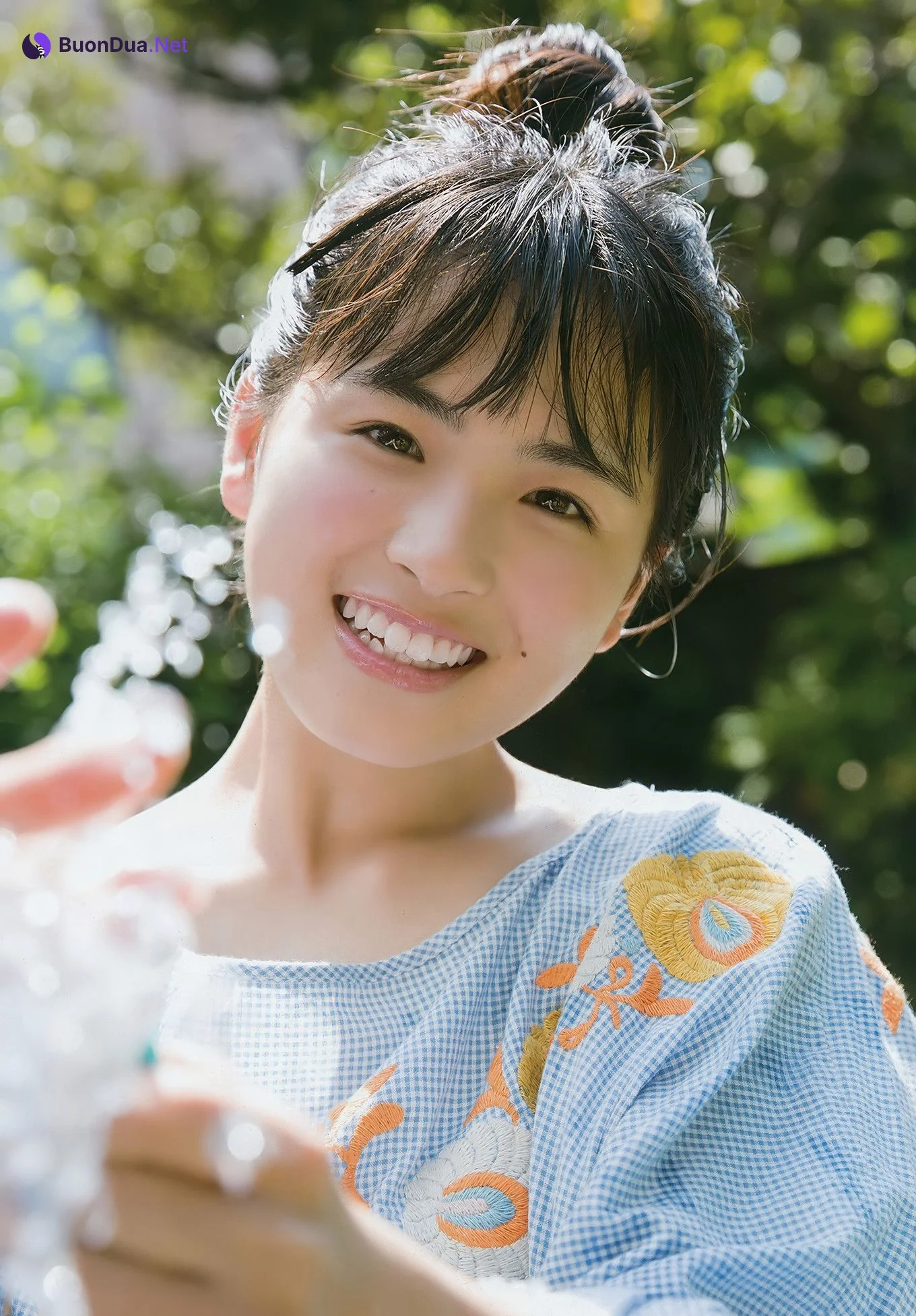 大園桃子・梅澤美波・伊藤理々杏, Young Gangan 2017 No.18 (ヤングガンガン 2017年18号) - Photo 4