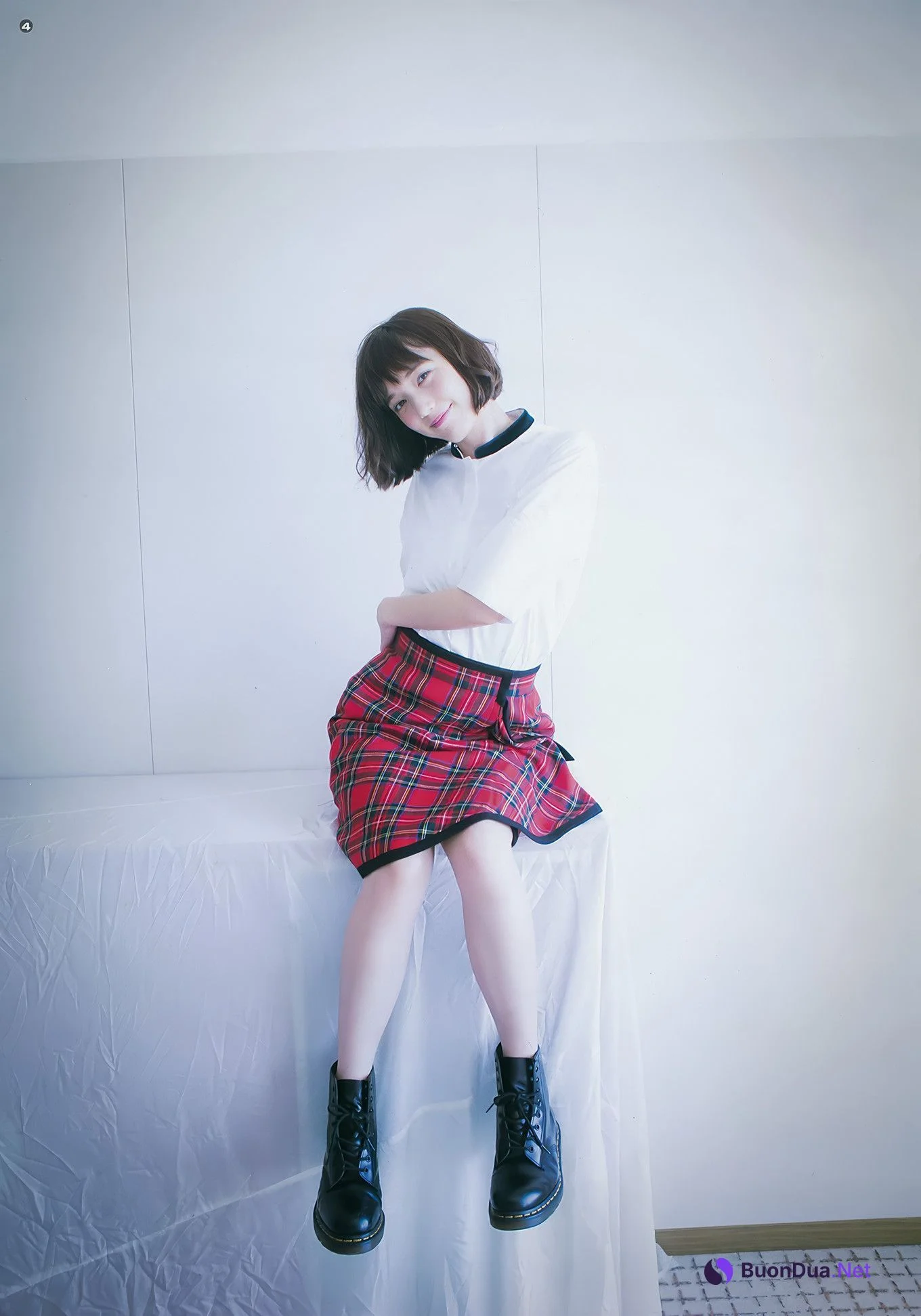 本田翼・奥津マリリ・はるかぜ, Young Gangan 2017 No.23 (ヤングガンガン 2017年23号) - Photo 4