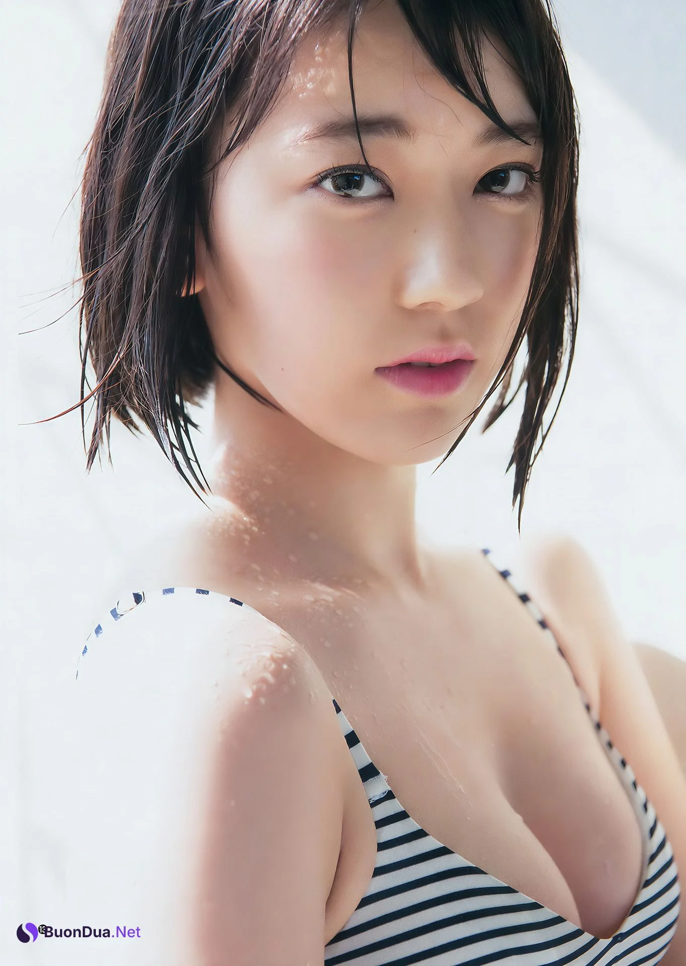えなこ 宮脇咲良, Young Jump 2017 No.05 (ヤングジャンプ 2017年05号) - รูปภาพ 8