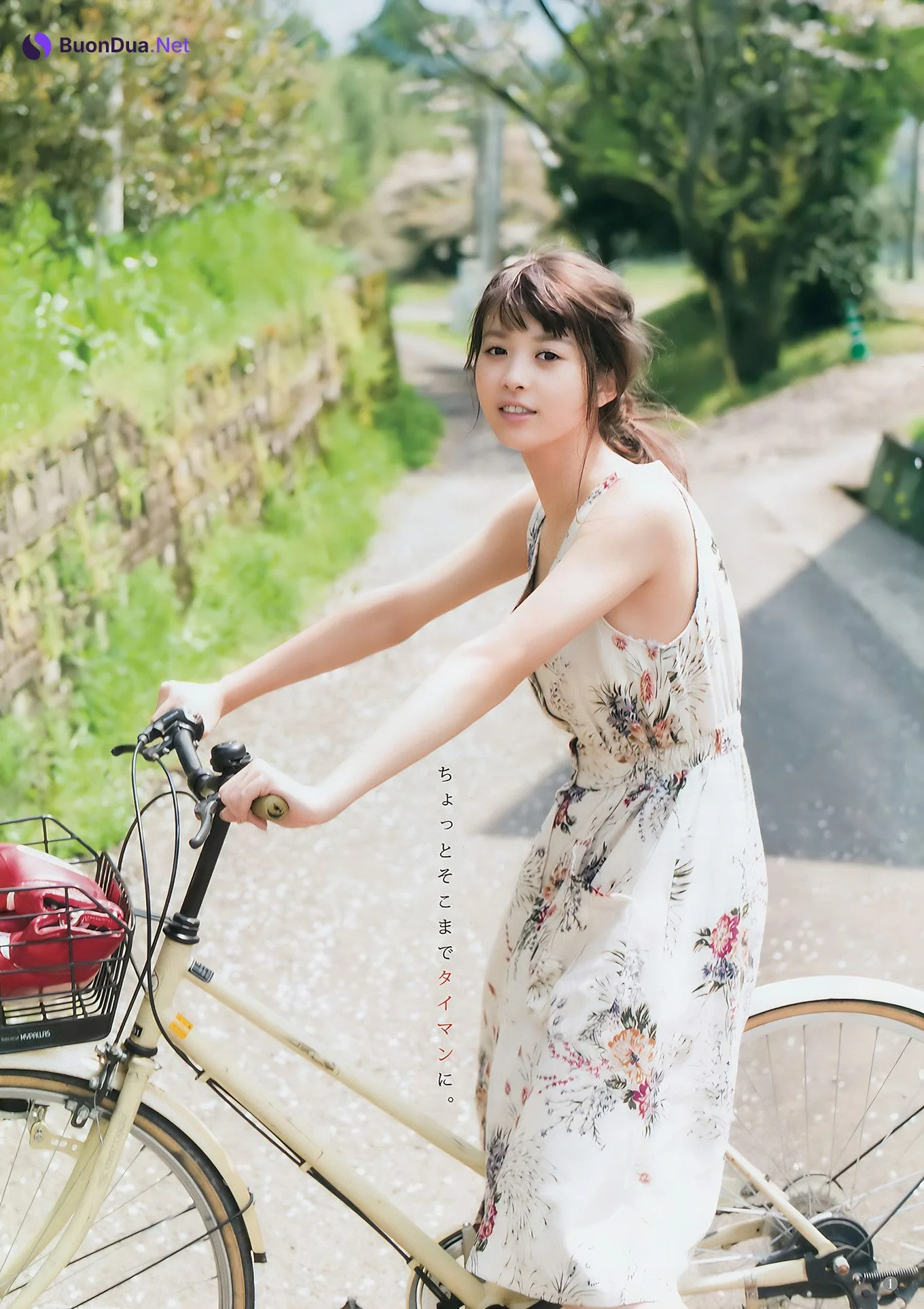 馬場ふみか・安藤咲桜, Young Jump 2017 No.25 (ヤングジャンプ 2017年25号) - Photo 2