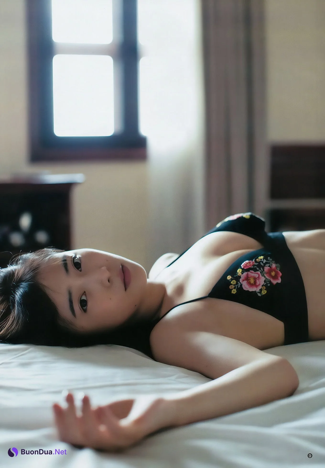 池上紗理依 花守ゆみり, Young Jump 2018 No.42 (ヤングジャンプ 2018年42号) - Photo 9