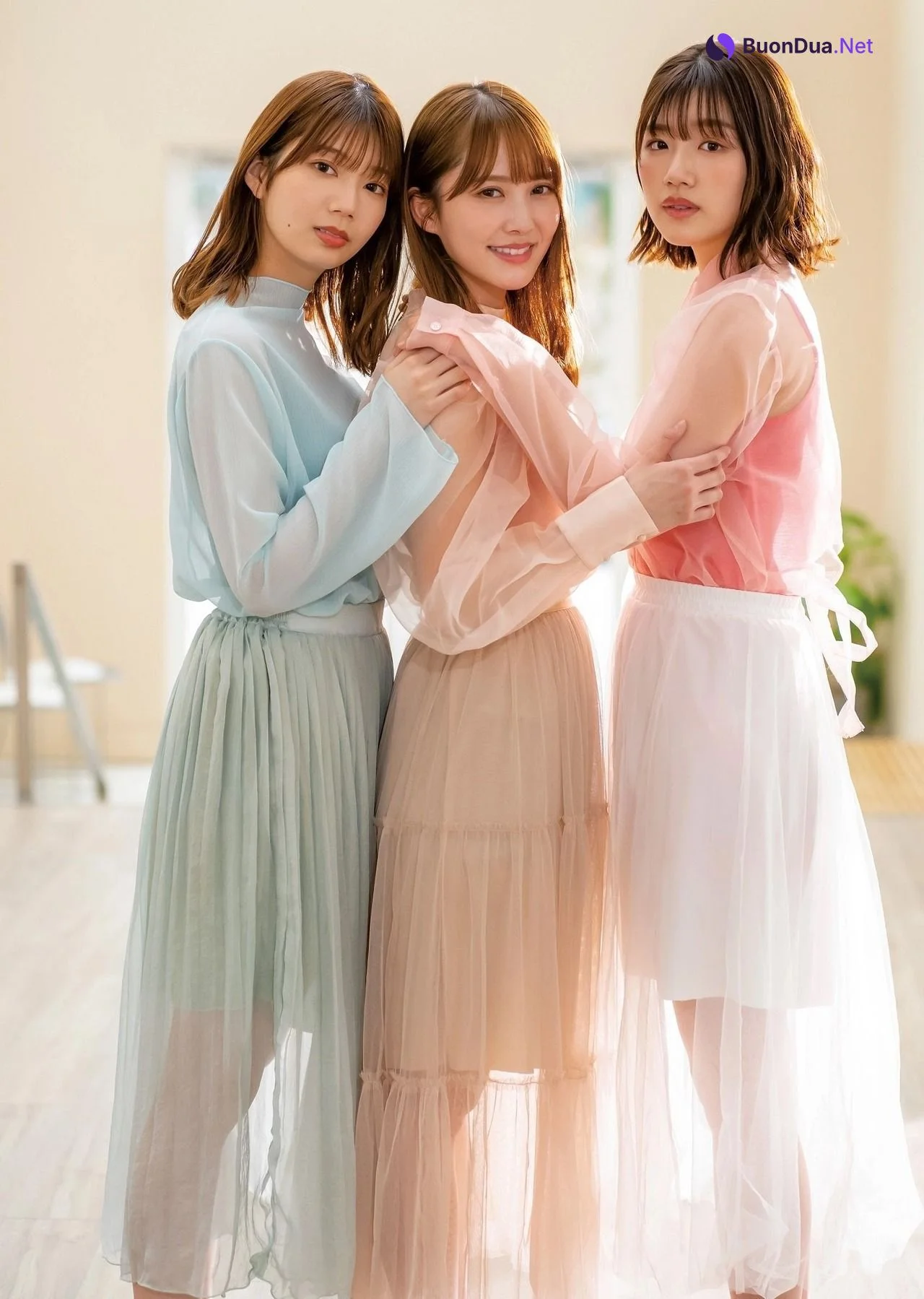 加藤史帆, 佐々木美玲, 高本彩花, Young Jump 2021 No.26 (ヤングジャンプ 2021年26号) - Photo 8