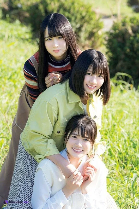 渡邉美穂, 丹生明里, 上村ひなの, Young Magazine Gekkan 2020 No.01 (月刊ヤングマガジン 2020年01号) - Photo 6