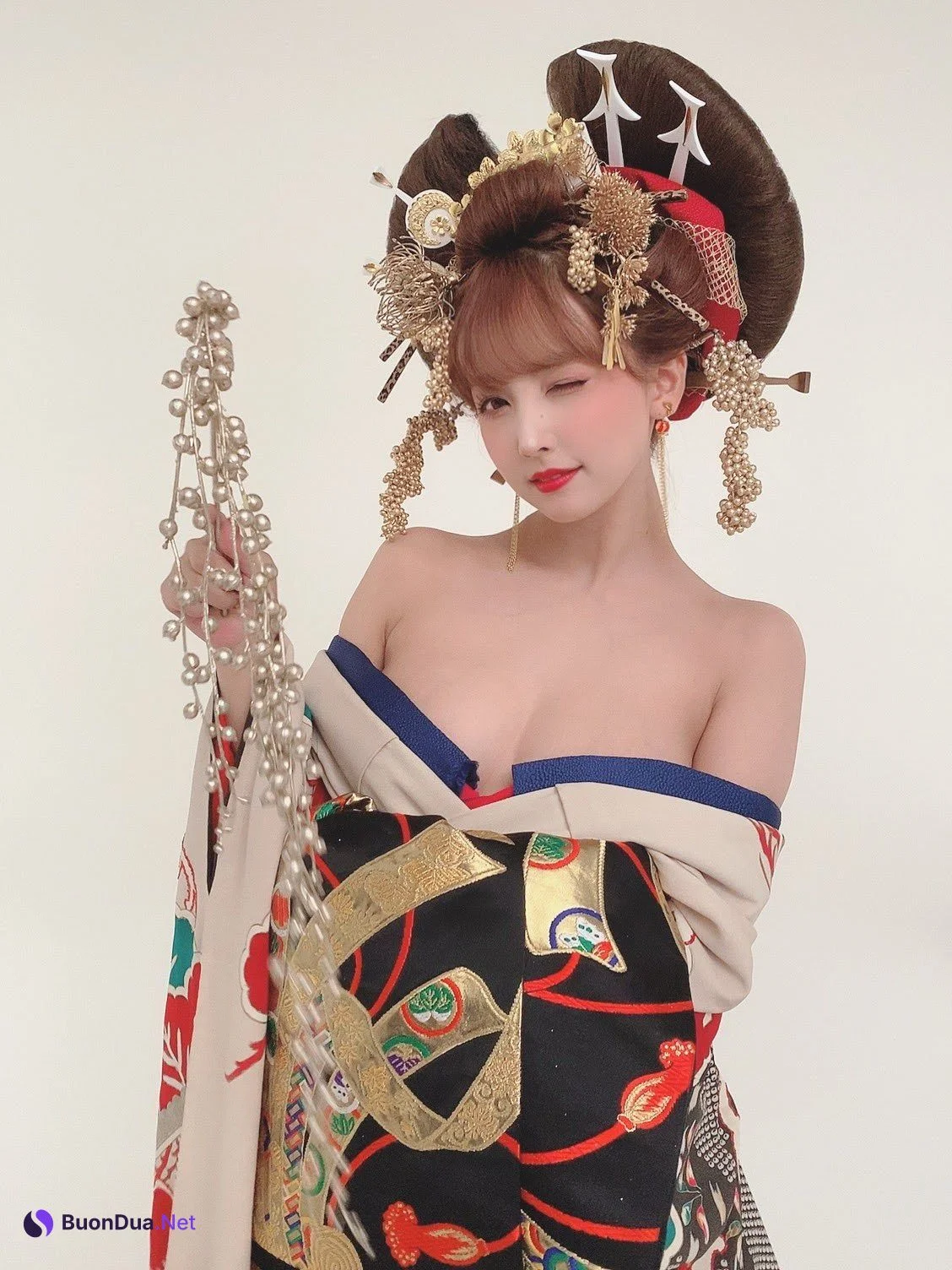 Yua Mikami 三上悠亜, Shukan Jitsuwa 2020.01.09 (週刊実話 2020年1月9日号) - Photo 8