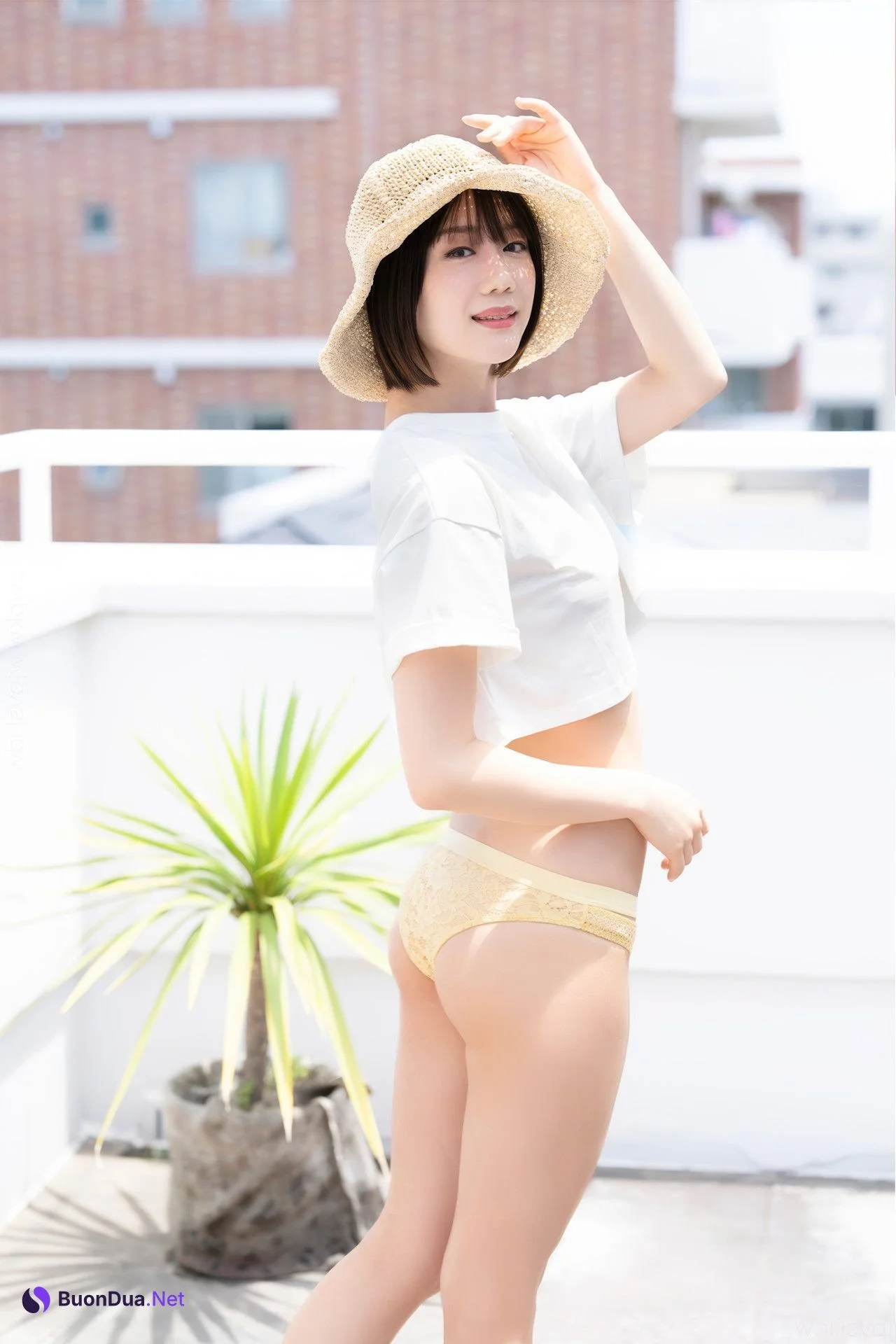 Yui Arata 新唯, FLASH フラッシュ アイドルワン ラウンドガールの艶美 - Photo 3