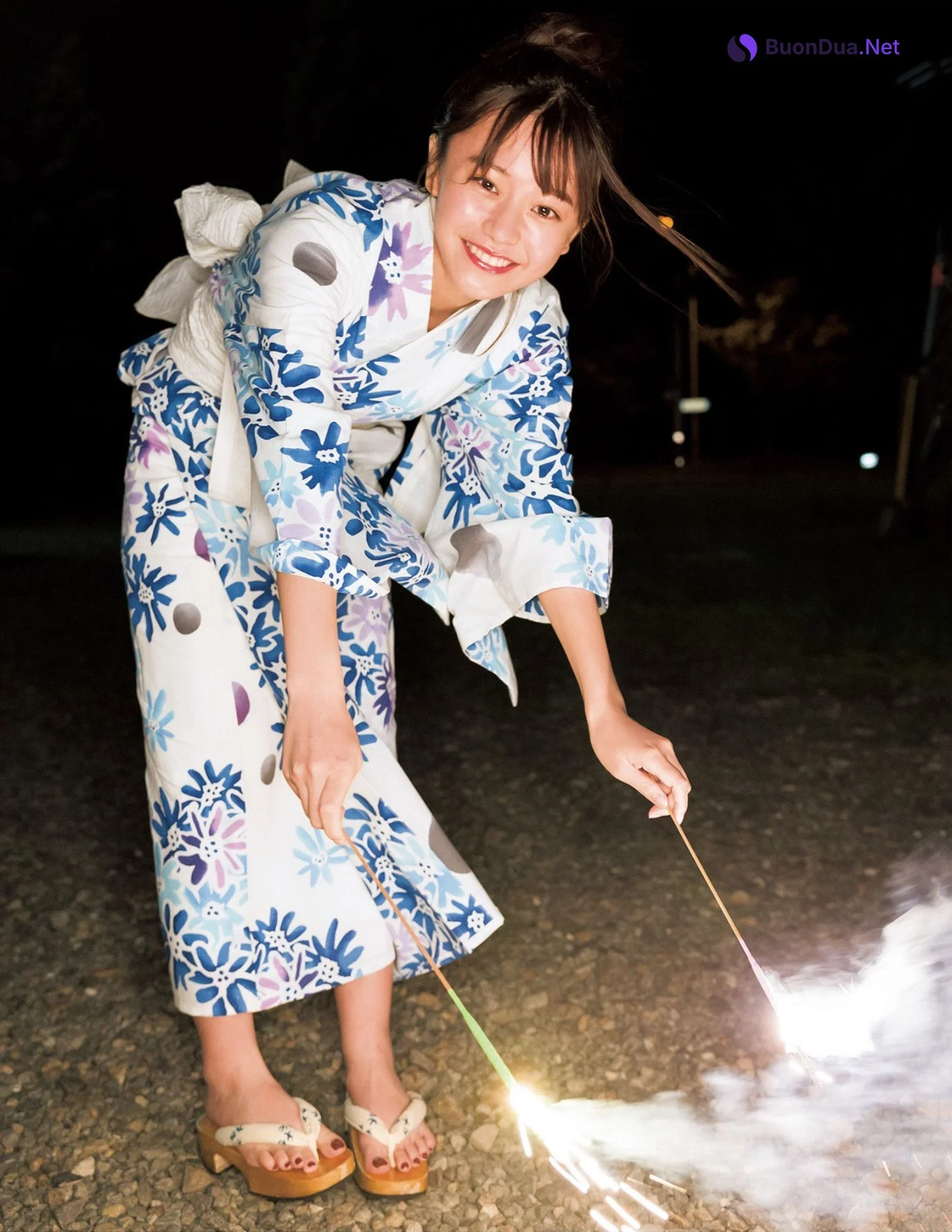 Yui Asakura 浅倉唯, Young Jump 2022 No.38 (ヤングジャンプ 2022年38号) - Photo 11
