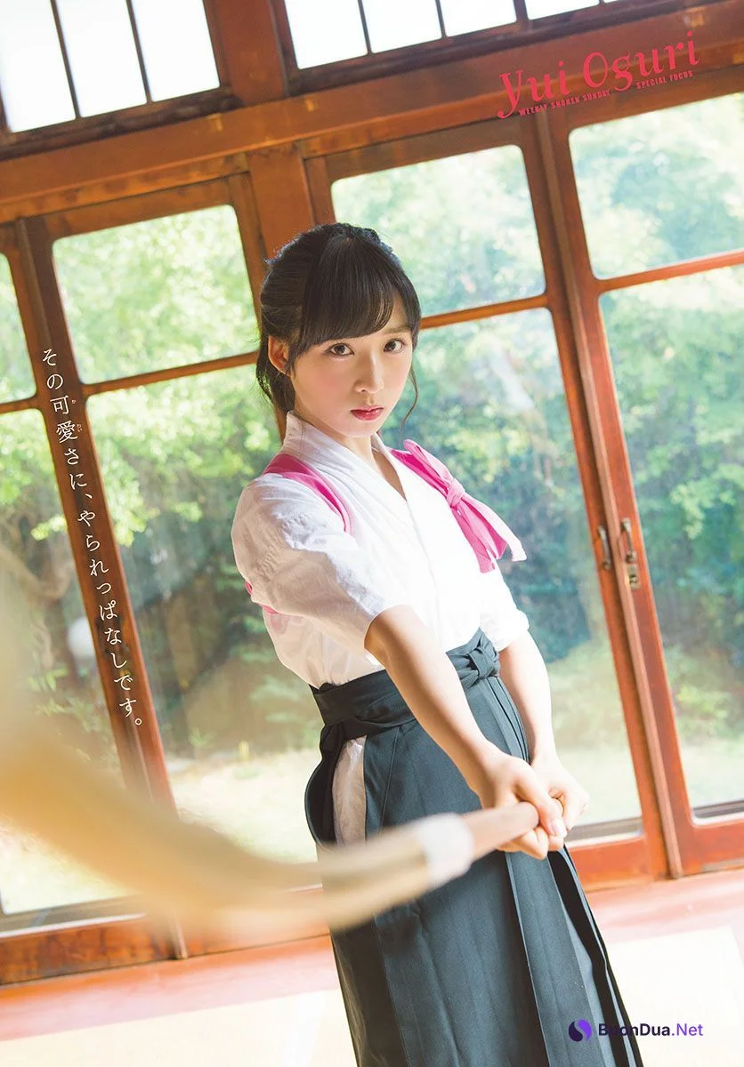 Yui Oguri 小栗有以, Shonen Sunday 2019 No.08 (少年サンデー 2019年8号) - Photo 5