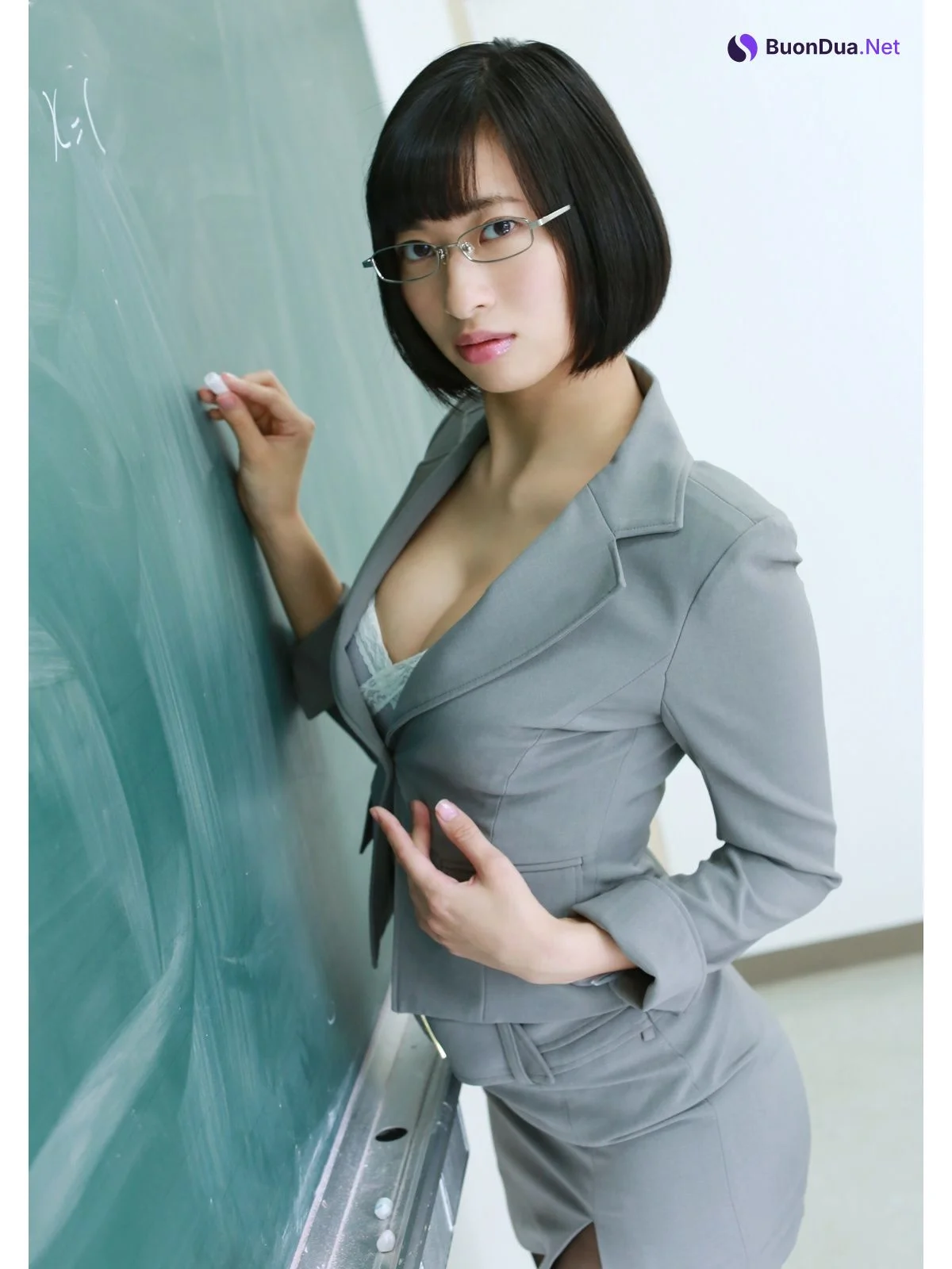 Yuka Kuramochi 倉持由香, 解禁グラビア写真集 ３年Ｂ組尻デカ先生 - Photo 18