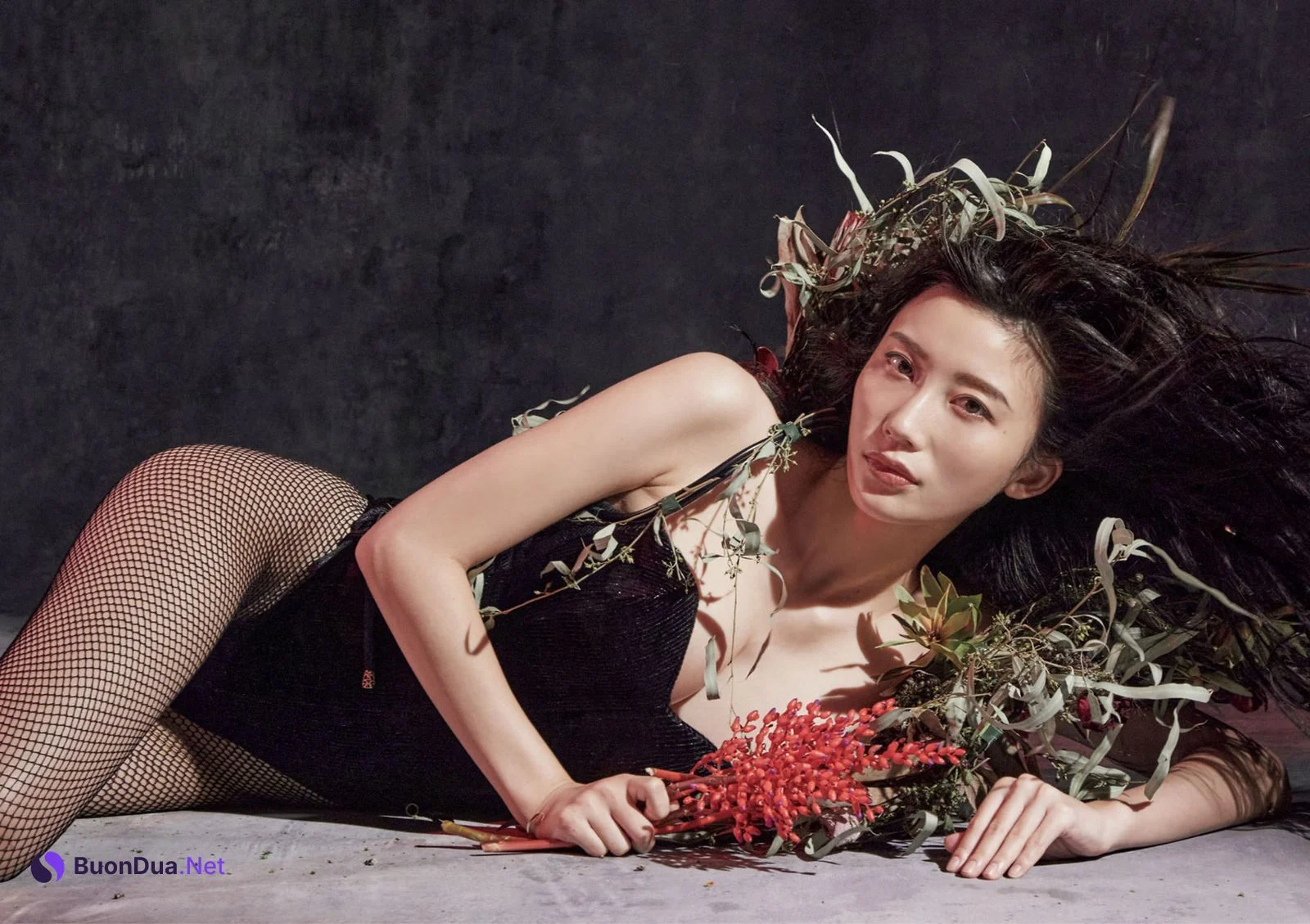 Yuka Ogura 小倉ゆうか, Big Comic Spirits 2021 No.41-42 (ビッグコミックスピリッツ 2021年41-42号) - Photo 10