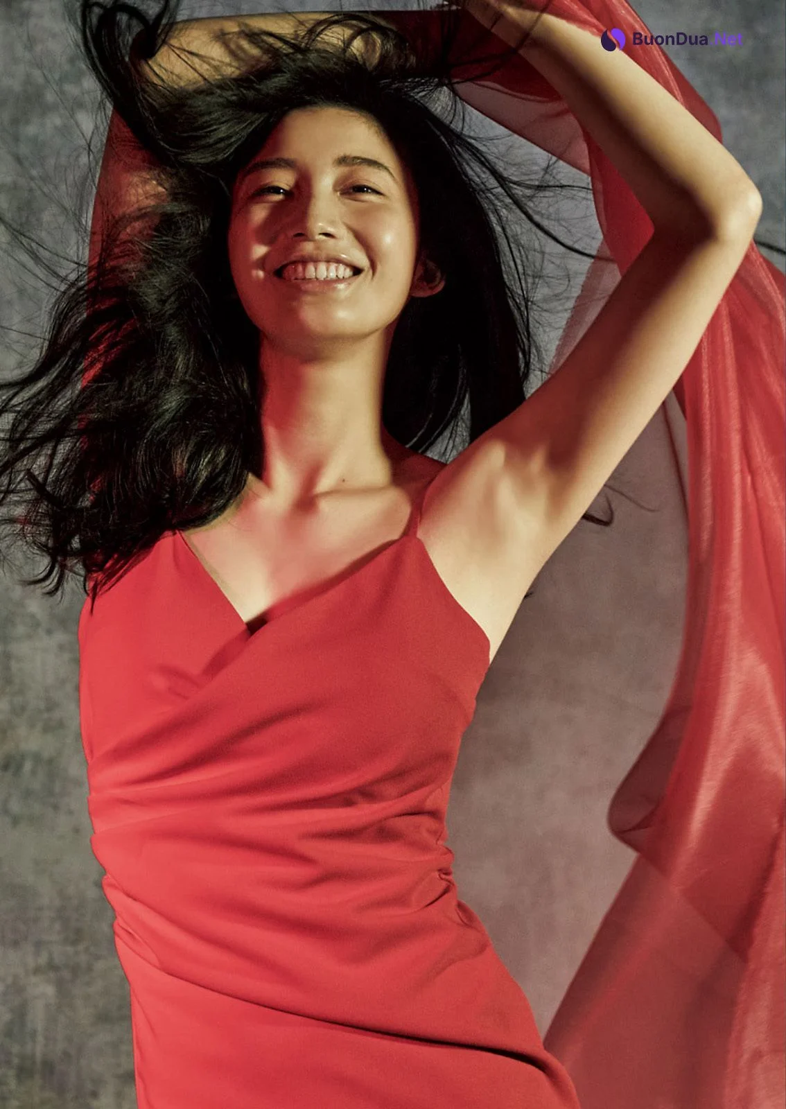 Yuka Ogura 小倉ゆうか, Big Comic Spirits 2021 No.41-42 (ビッグコミックスピリッツ 2021年41-42号) - Photo 15