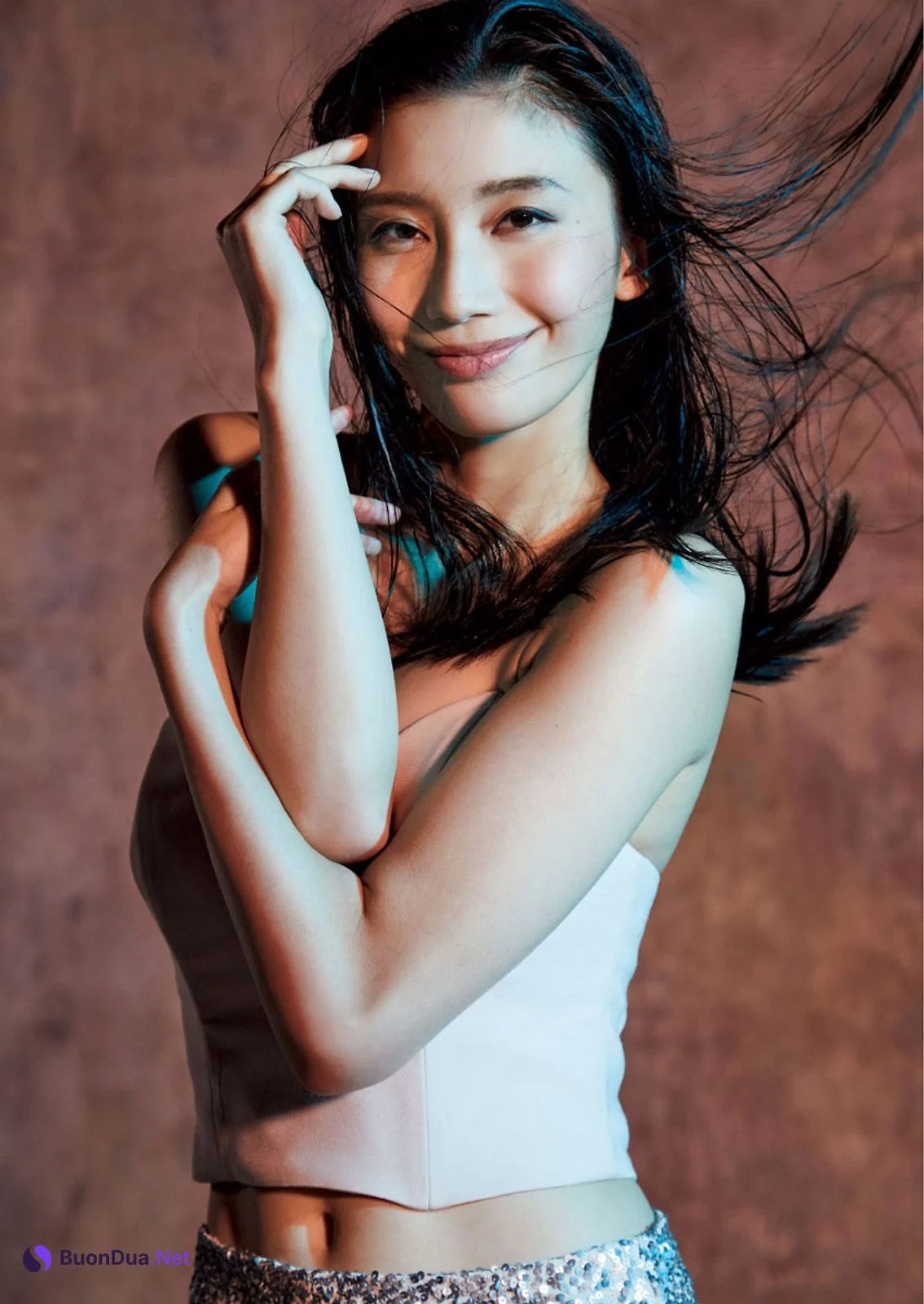 Yuka Ogura 小倉ゆうか, Big Comic Spirits 2021 No.41-42 (ビッグコミックスピリッツ 2021年41-42号) - Photo 4