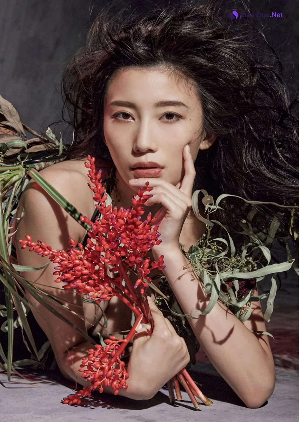 Yuka Ogura 小倉ゆうか, Big Comic Spirits 2021 No.41-42 (ビッグコミックスピリッツ 2021年41-42号) - Photo 9