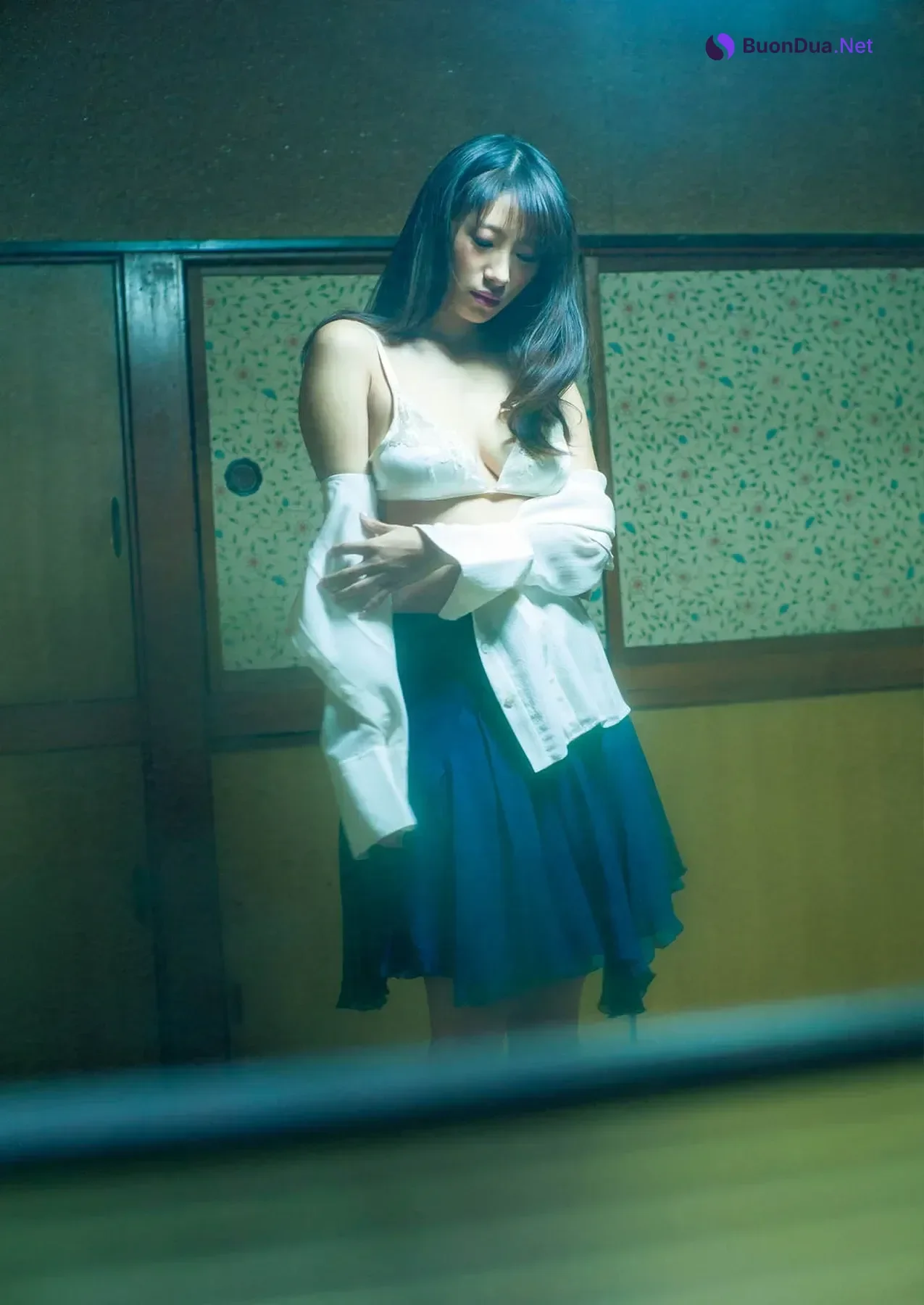Yuka Someya 染谷有香 – ヌード写真集 「赤いアルバム 2015-2025」 - 写真 19