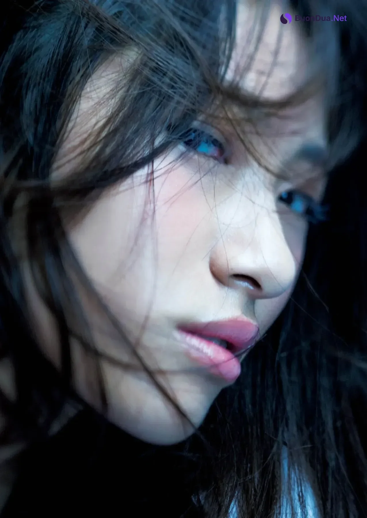 Yuka Someya 染谷有香 – ヌード写真集 「赤いアルバム 2015-2025」 - 写真 3