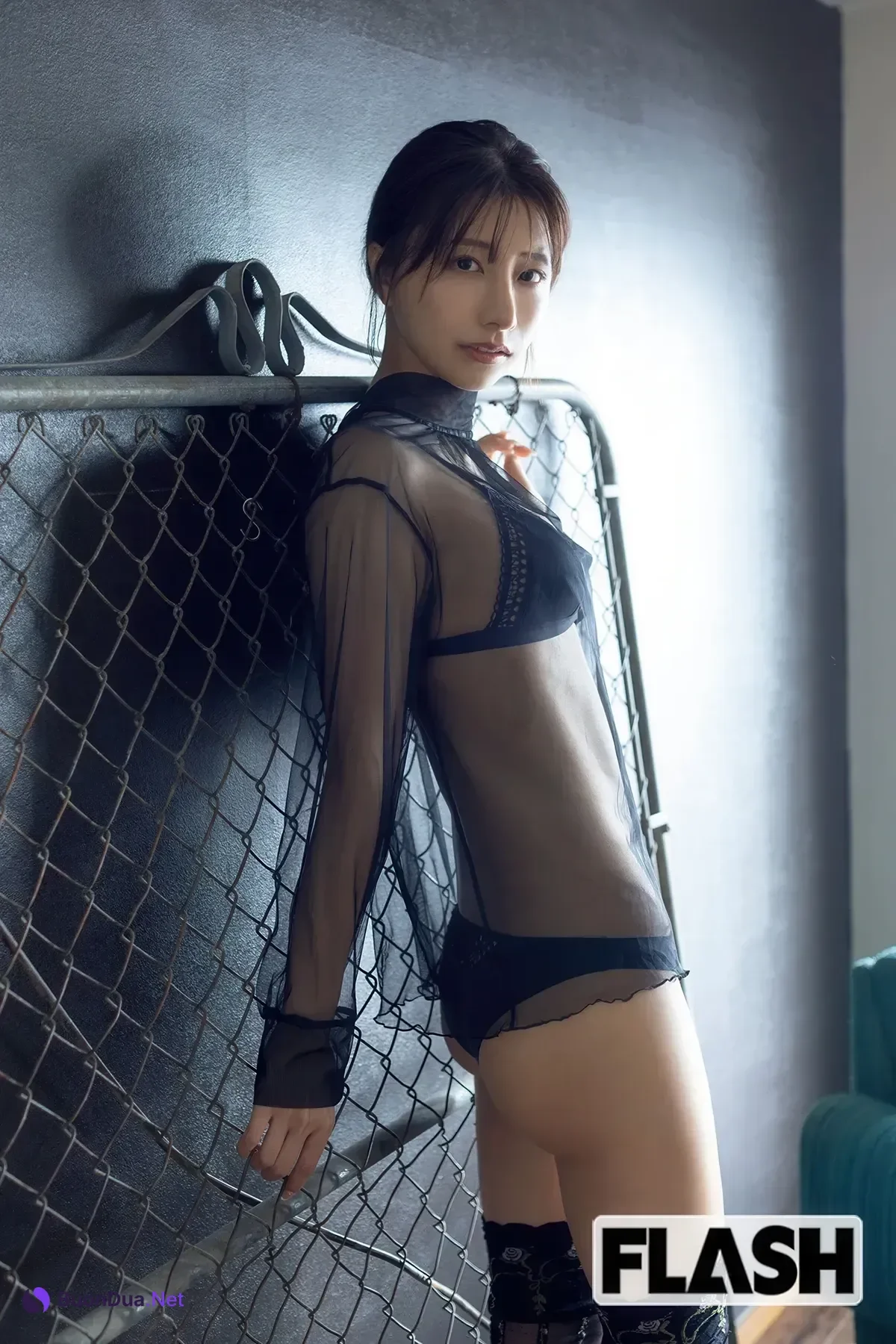 Yuka Suzuki 鈴木優香, FLASH 2025.11.04 (フラッシュ 2025年11月4日号) - Photo 9