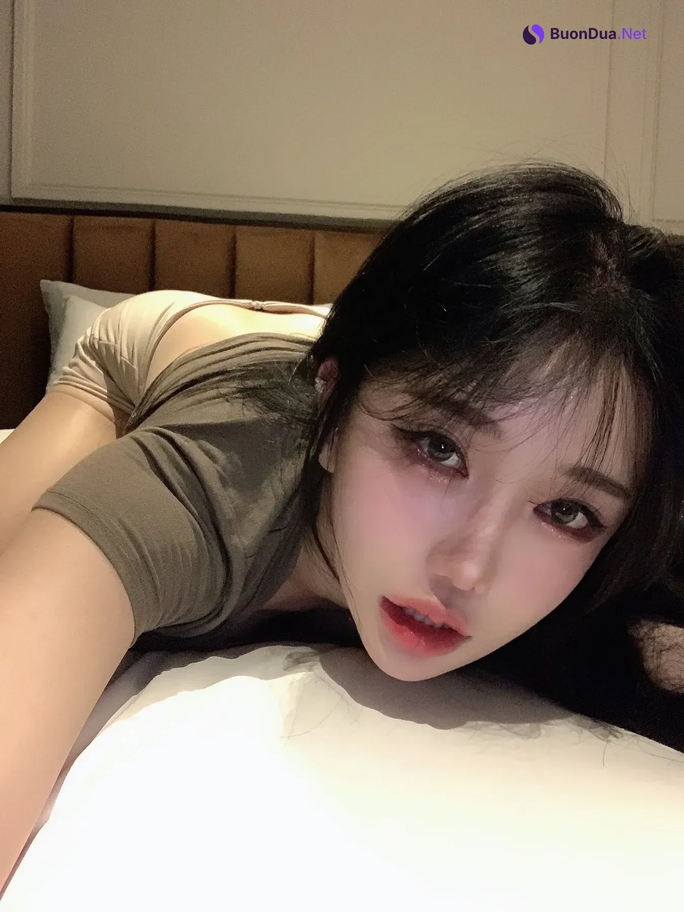 Yunjin 챌이, Moon Night Snap Photobook 「Your Yunjin」 - Photo 18