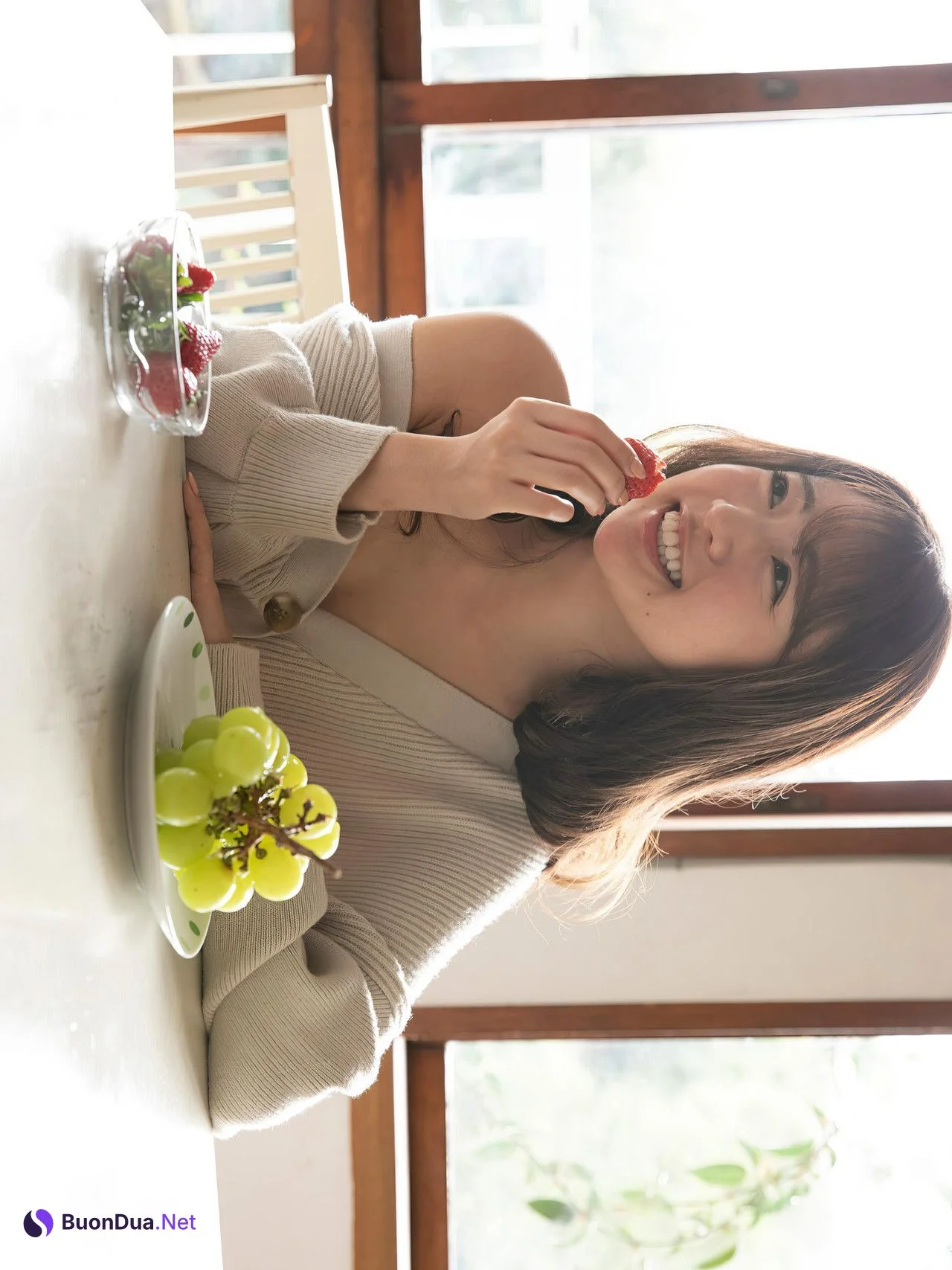 Yuumi Shida 志田友美, FLASHデジタル写真集 [アイドルの魂は美脚に宿る] Set.03 - Photo 12