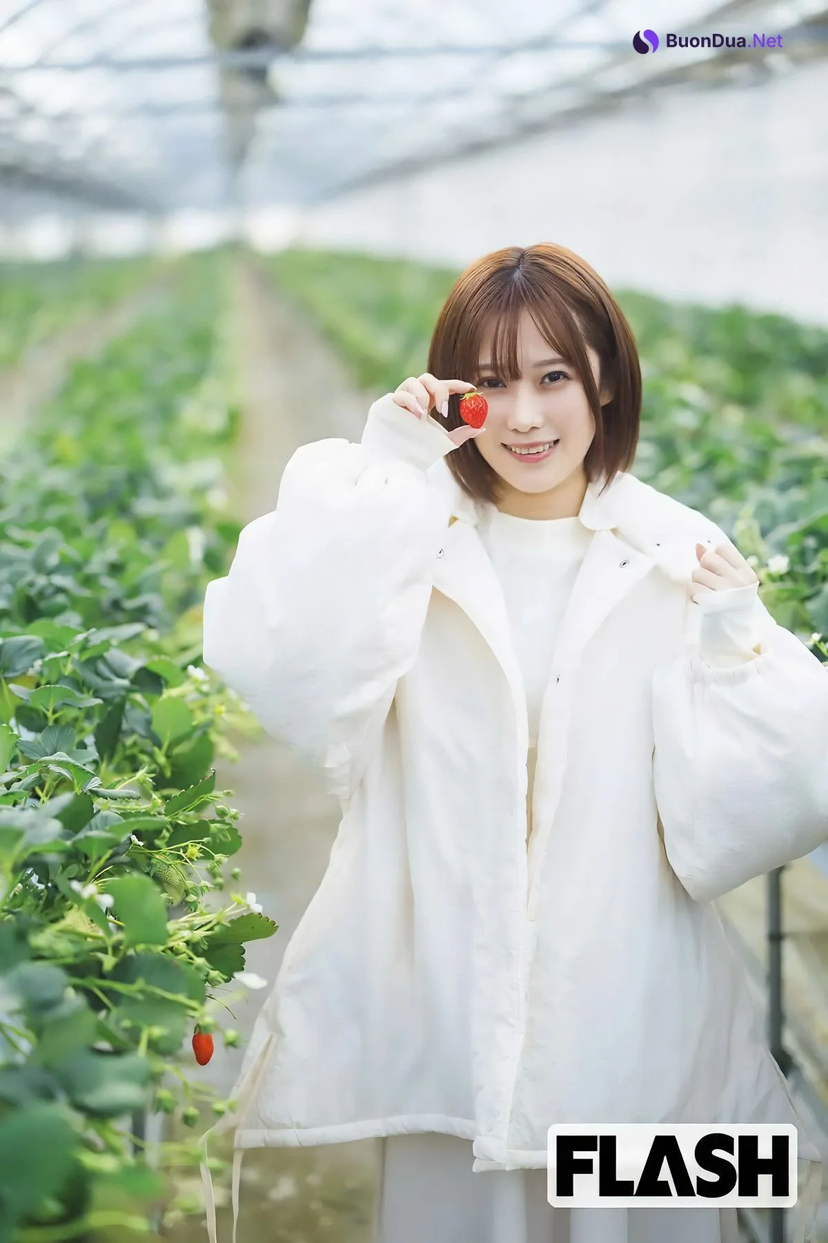 YUYU ゆゆ, Yoshino Chitose ちとせよしの, FLASH 2025.04.15 (フラッシュ 2025年4月15日号) - Photo 5