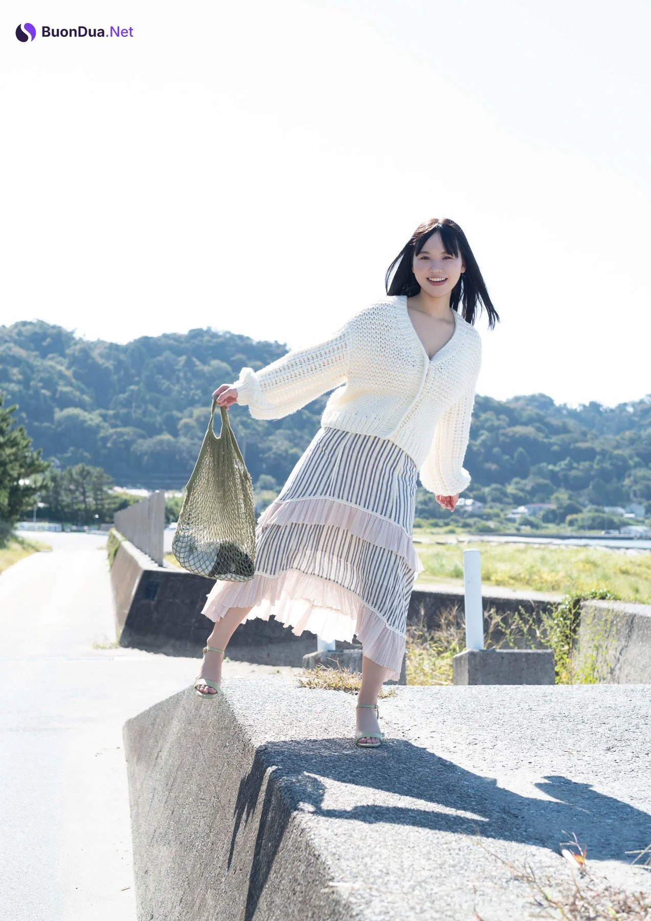 Yuzuha Hongo 本郷柚巴, BOMBデジタル写真集 『ゆずと僕。』 Set.01 - Photo 9