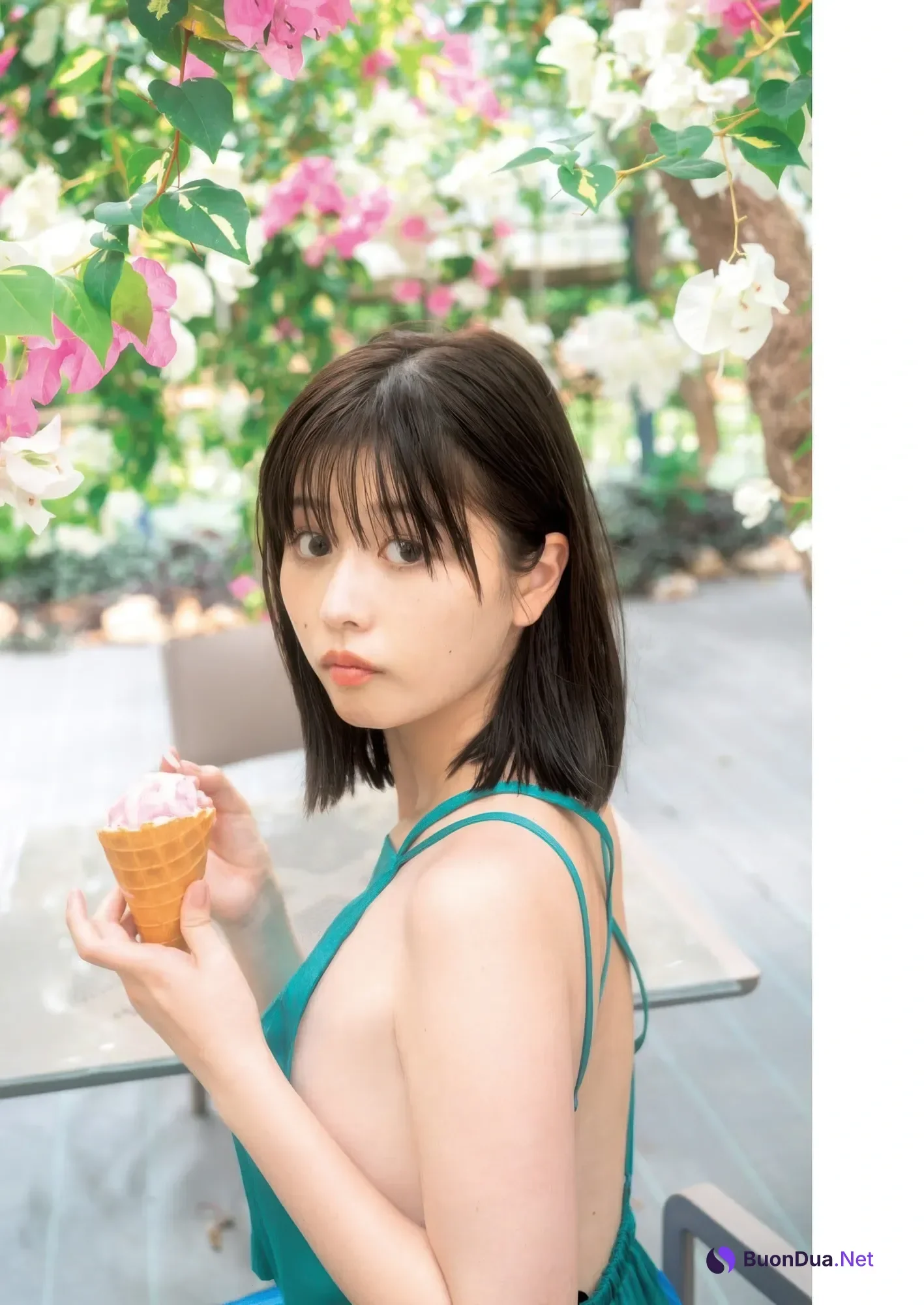 Yuzuha Saeki 冴木柚葉, Young Jump 2025 No.43 (ヤングジャンプ 2025年43号) - Photo 4