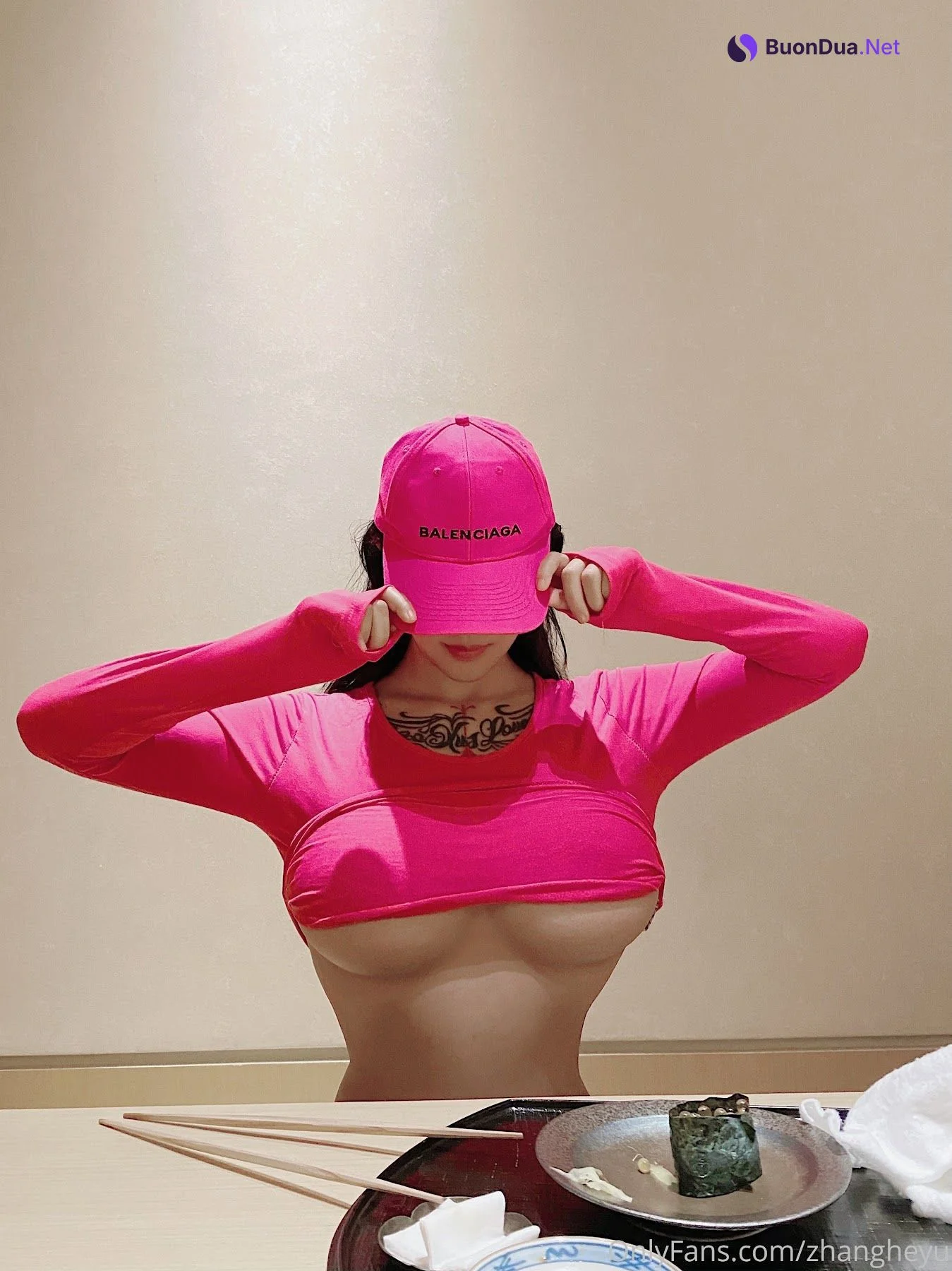 Zhang Hu Yu (张老师) – OnlyFans leaks – Pinky long sleeve t-shirt - 写真 10