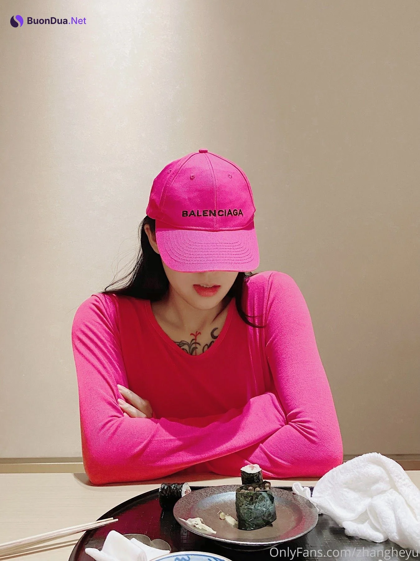Zhang Hu Yu (张老师) – OnlyFans leaks – Pinky long sleeve t-shirt - 写真 13