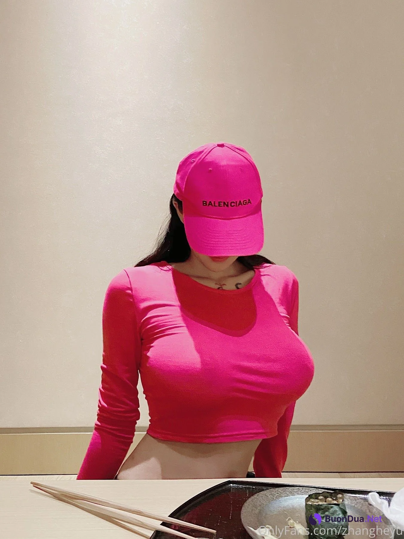 Zhang Hu Yu (张老师) – OnlyFans leaks – Pinky long sleeve t-shirt - 写真 2
