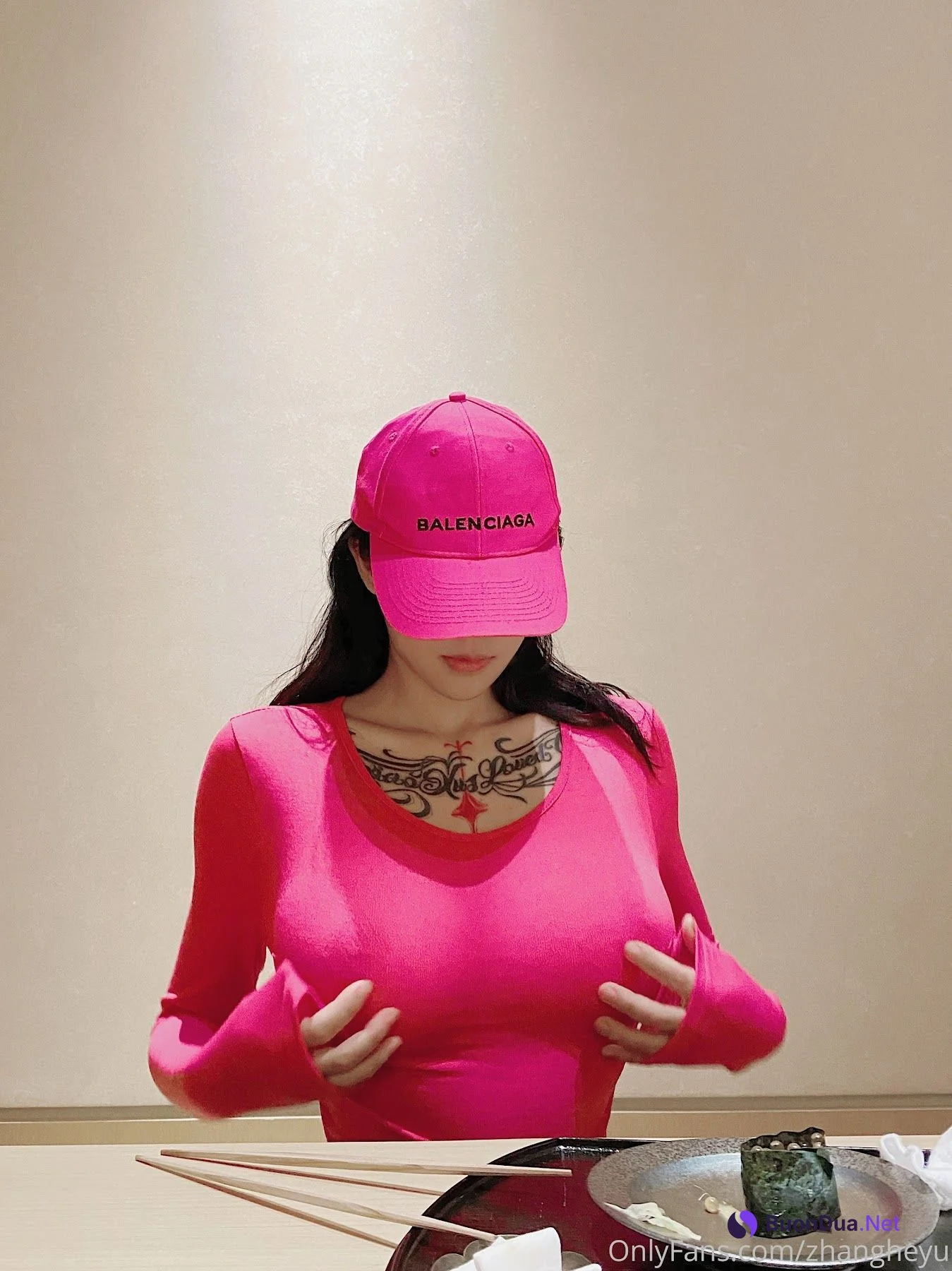 Zhang Hu Yu (张老师) – OnlyFans leaks – Pinky long sleeve t-shirt - 写真 6