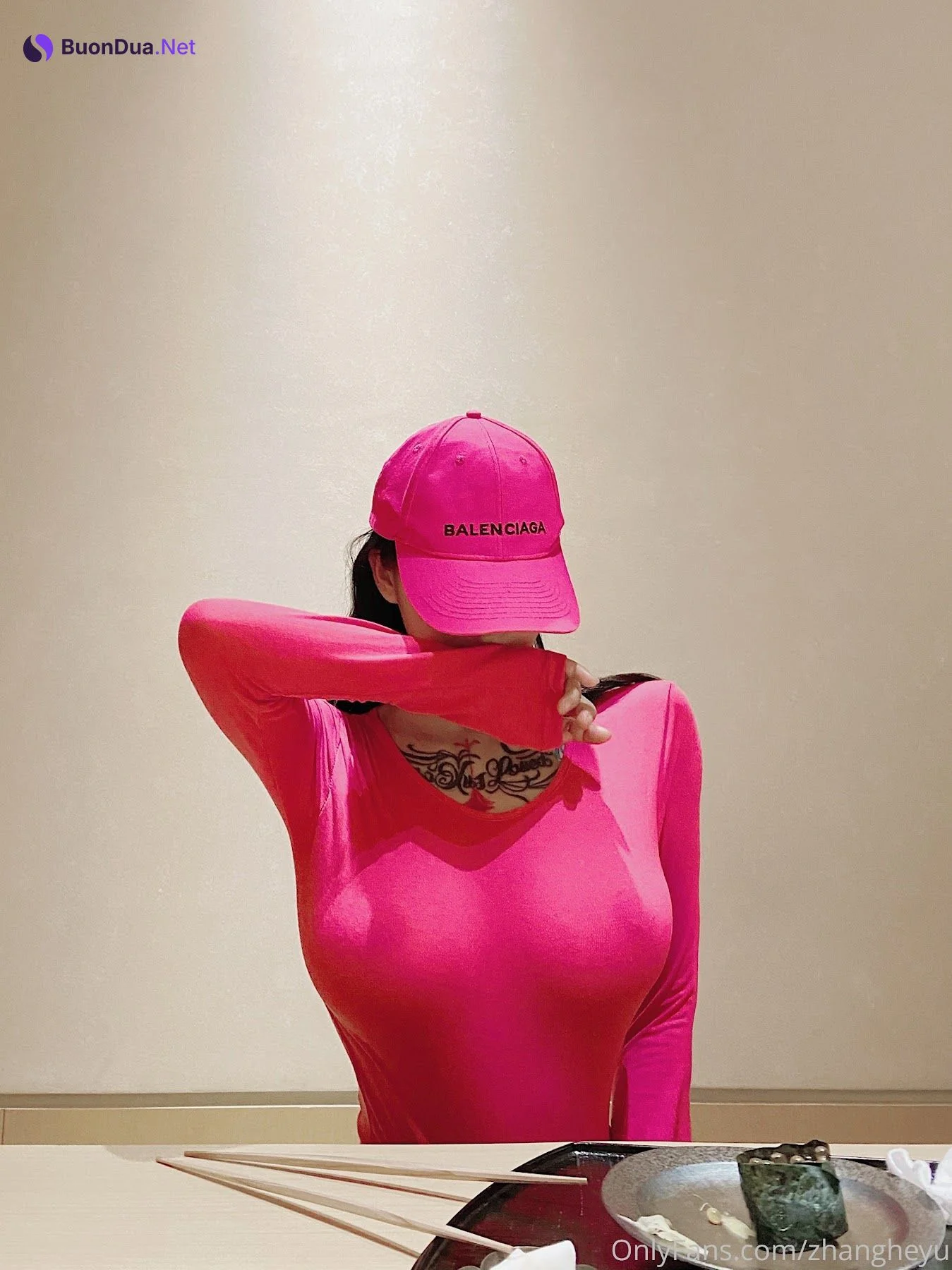Zhang Hu Yu (张老师) – OnlyFans leaks – Pinky long sleeve t-shirt - 写真 9