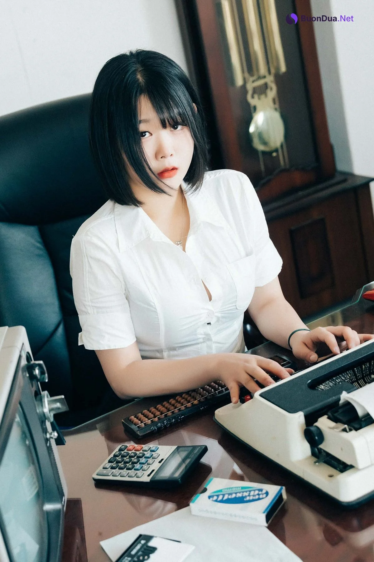 ZIA.Kwon 권지아, Loozy ‘Female Employee’ Set.01 - Photo 2