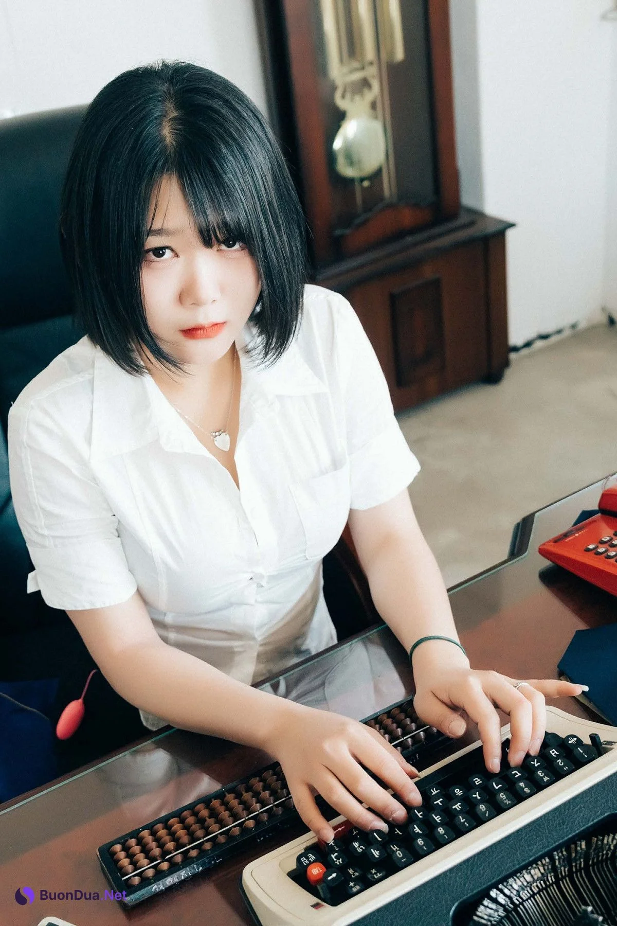 ZIA.Kwon 권지아, Loozy ‘Female Employee’ Set.01 - Photo 3