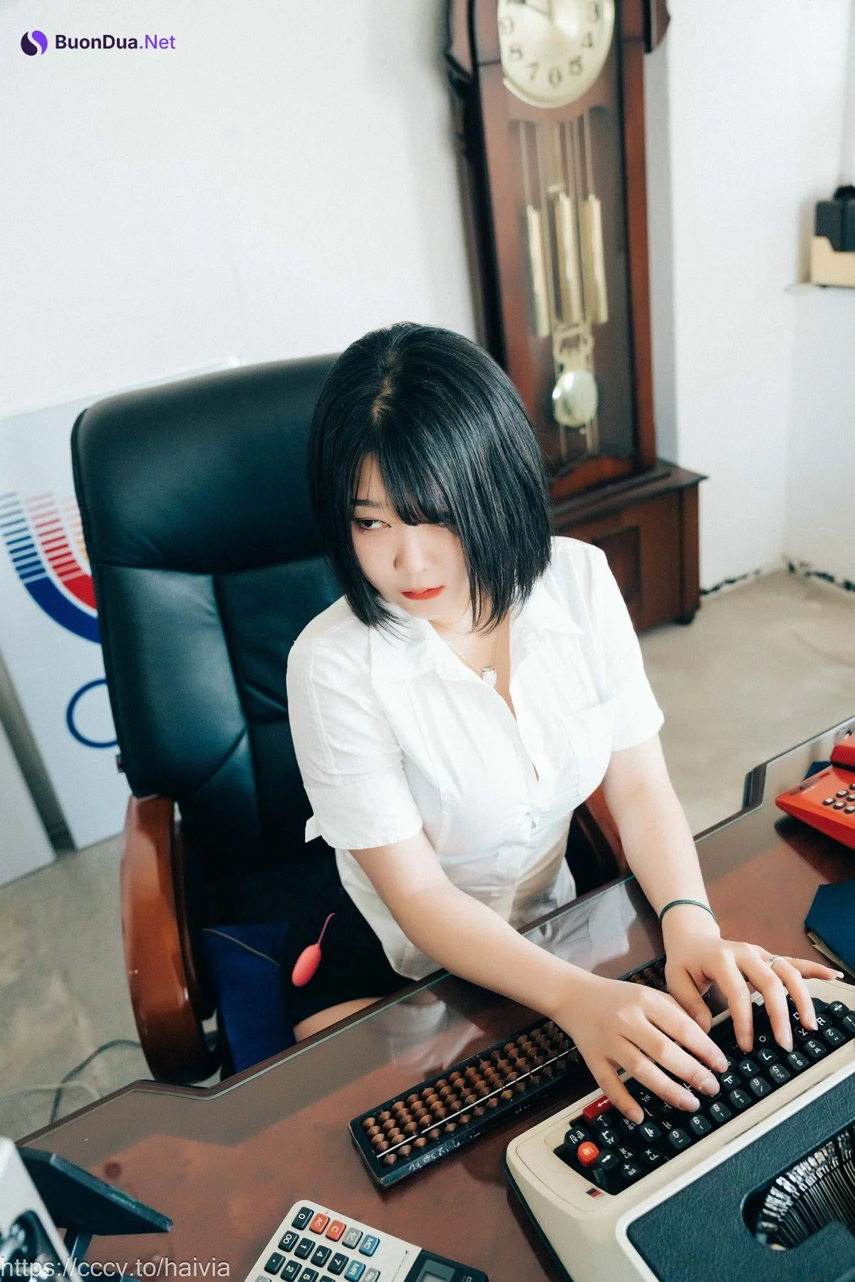 ZIA.Kwon 권지아, Loozy ‘Female Employee’ Set.01 - Photo 4