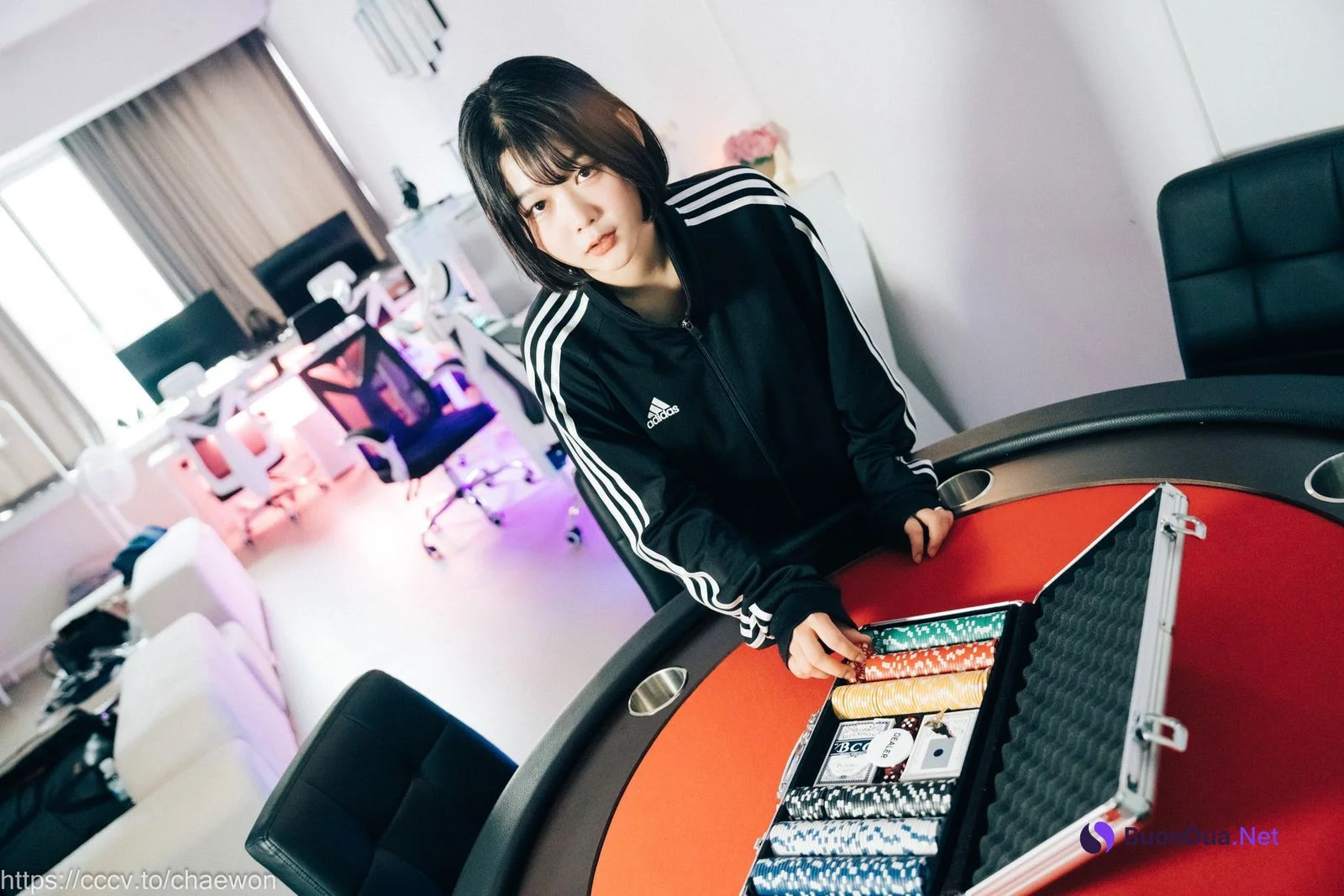 ZIA.Kwon 권지아, [Loozy] PC Room With SP Set.01 - Photo 2
