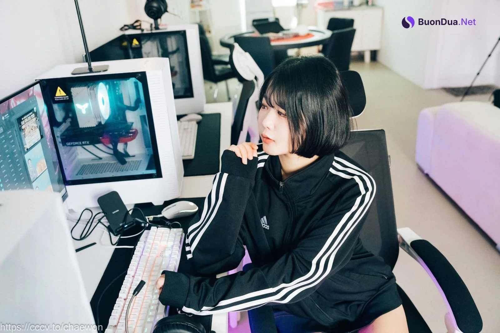 ZIA.Kwon 권지아, [Loozy] PC Room With SP Set.02 - Photo 13