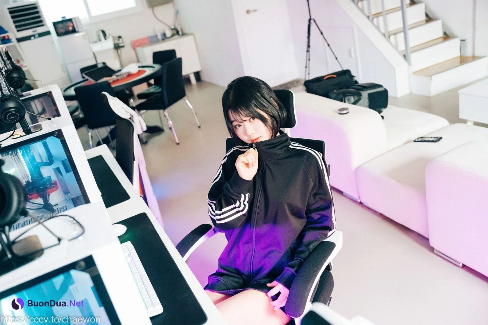ZIA.Kwon 권지아, [Loozy] PC Room With SP Set.02 - Photo 2