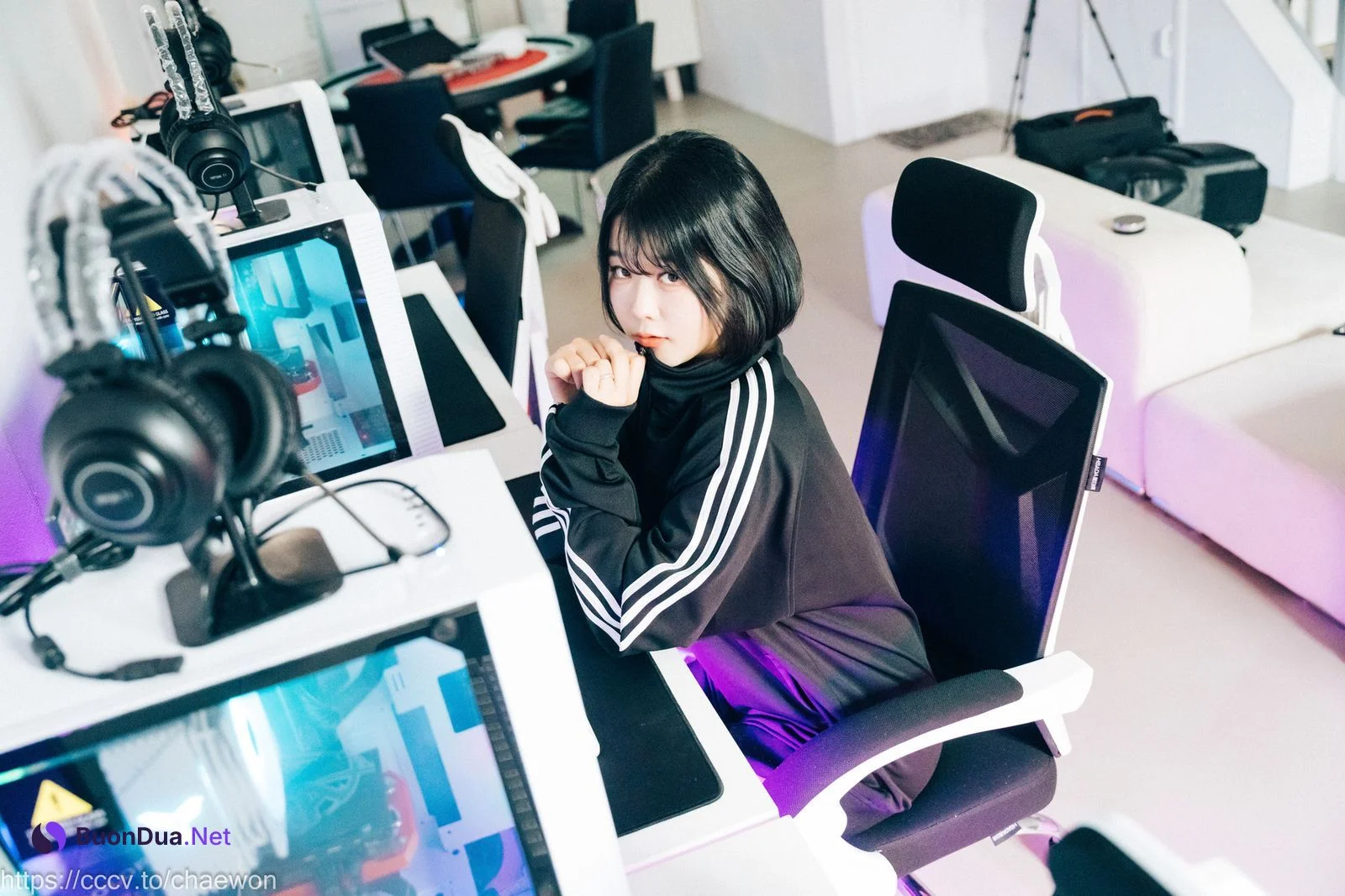 ZIA.Kwon 권지아, [Loozy] PC Room With SP Set.02 - Photo 3