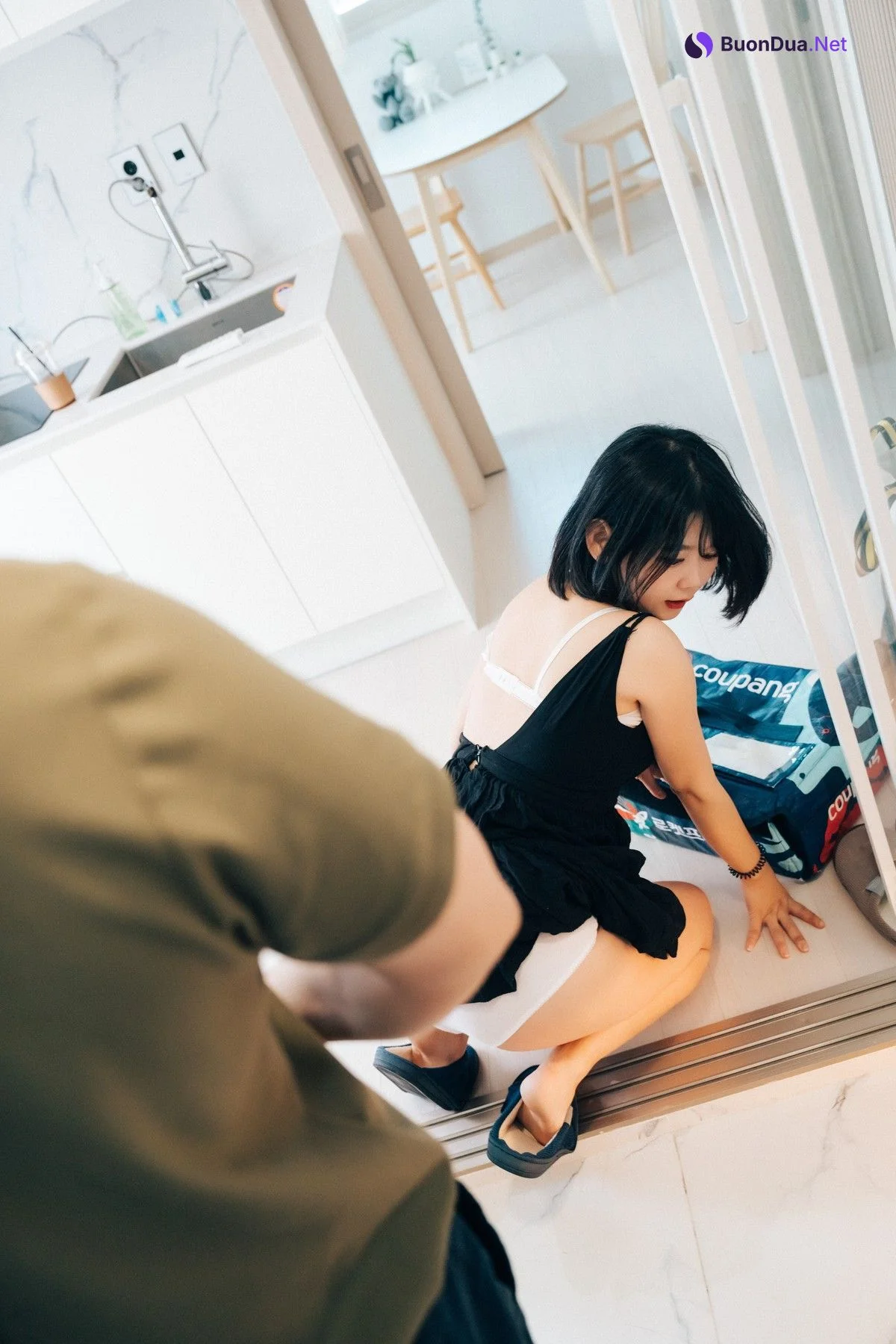 ZIA.Kwon 권지아, [Loozy] With Delivery Man Set.01 - Photo 10