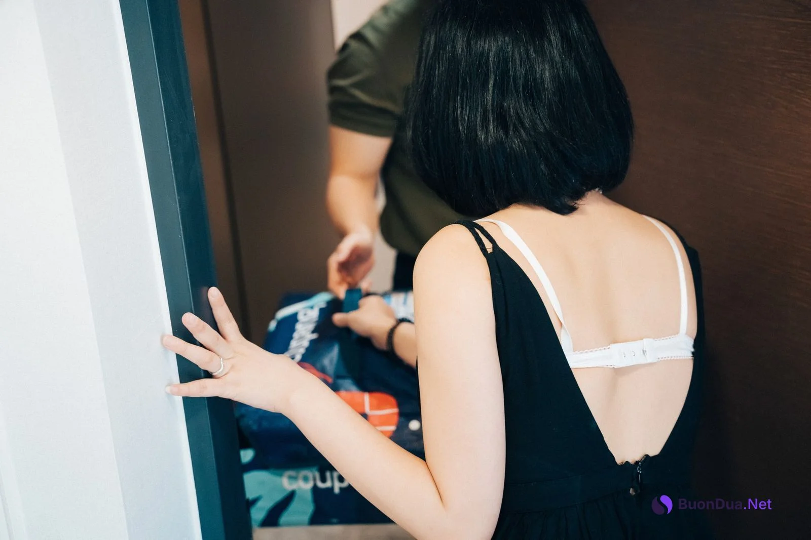 ZIA.Kwon 권지아, [Loozy] With Delivery Man Set.01 - Photo 2