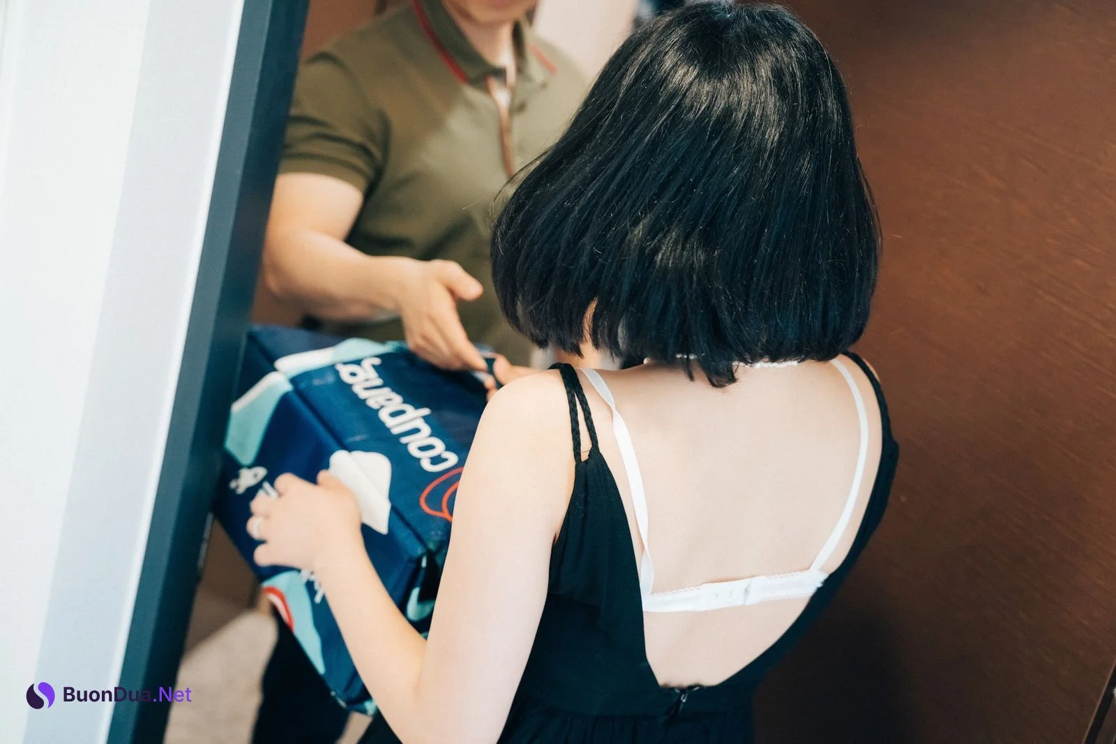 ZIA.Kwon 권지아, [Loozy] With Delivery Man Set.01 - Photo 4
