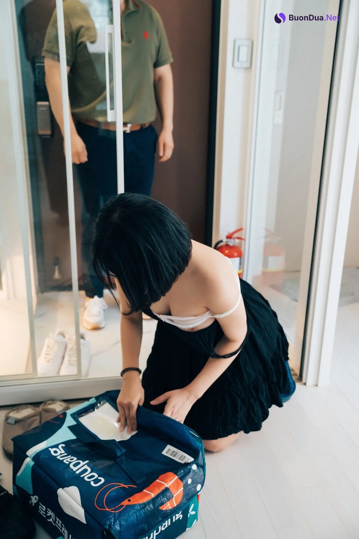 ZIA.Kwon 권지아, [Loozy] With Delivery Man Set.01 - Photo 5