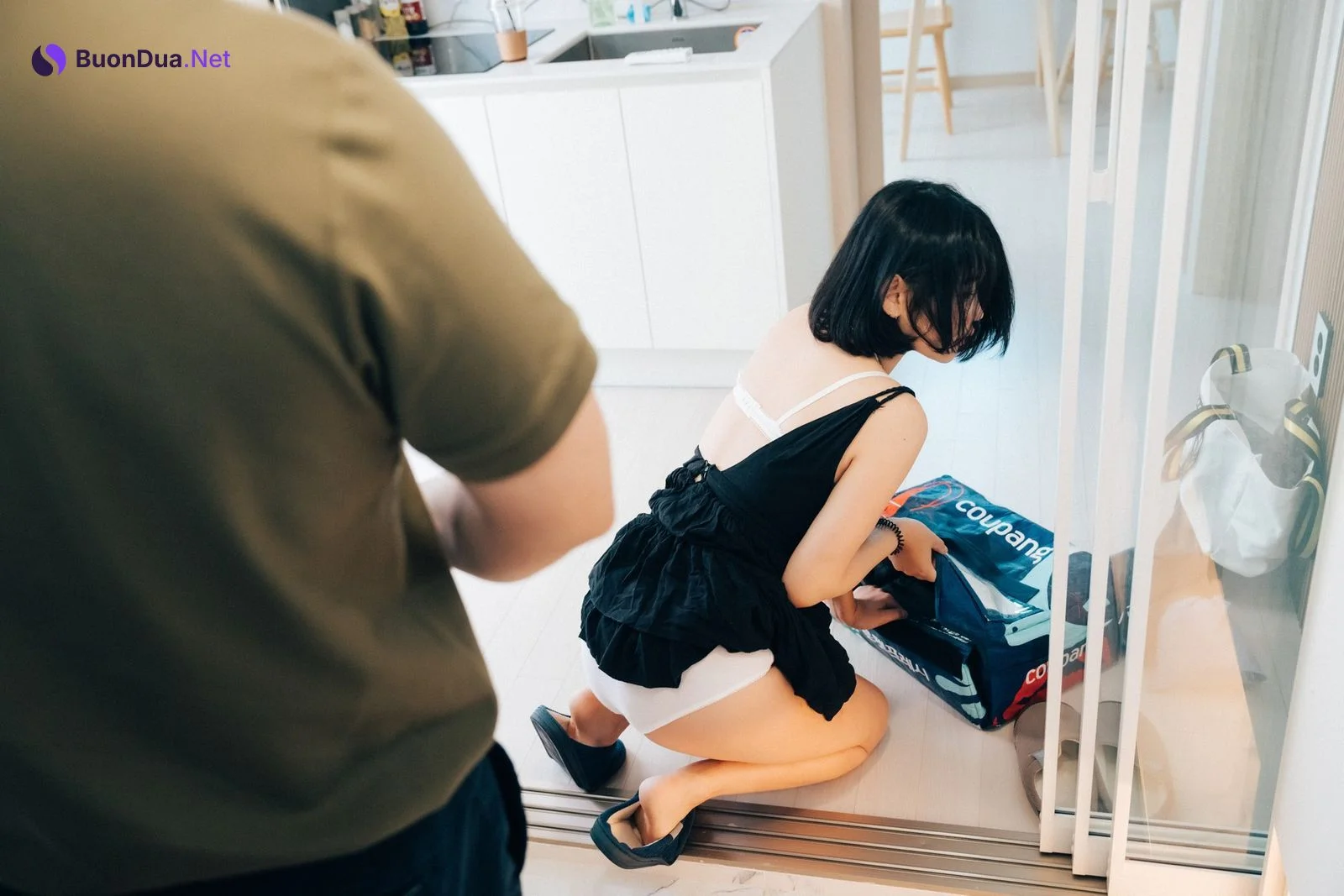 ZIA.Kwon 권지아, [Loozy] With Delivery Man Set.01 - Photo 8