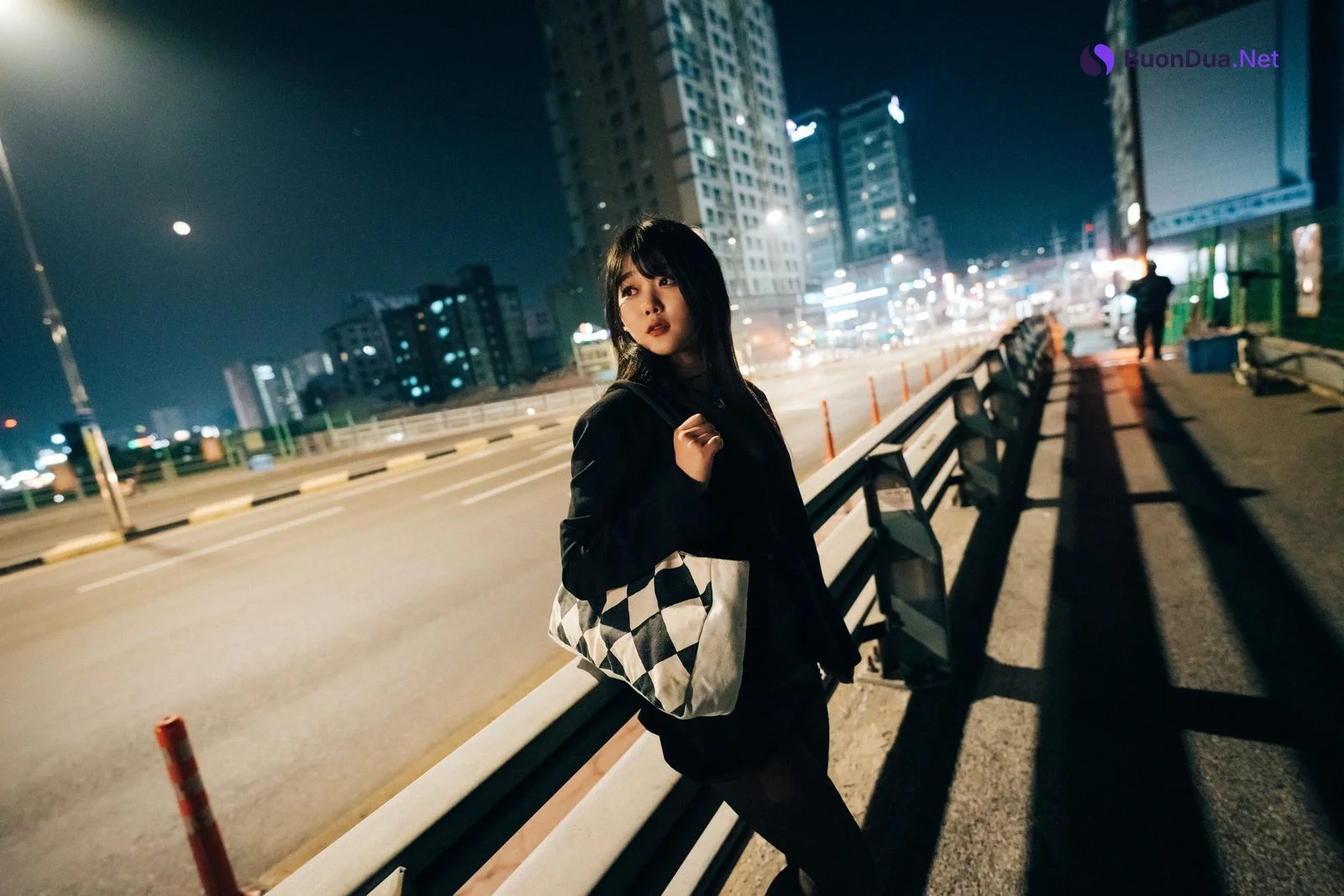 ZIA.Kwon 권지아, [Loozy] XXX At Night Road Set.01 - Photo 3