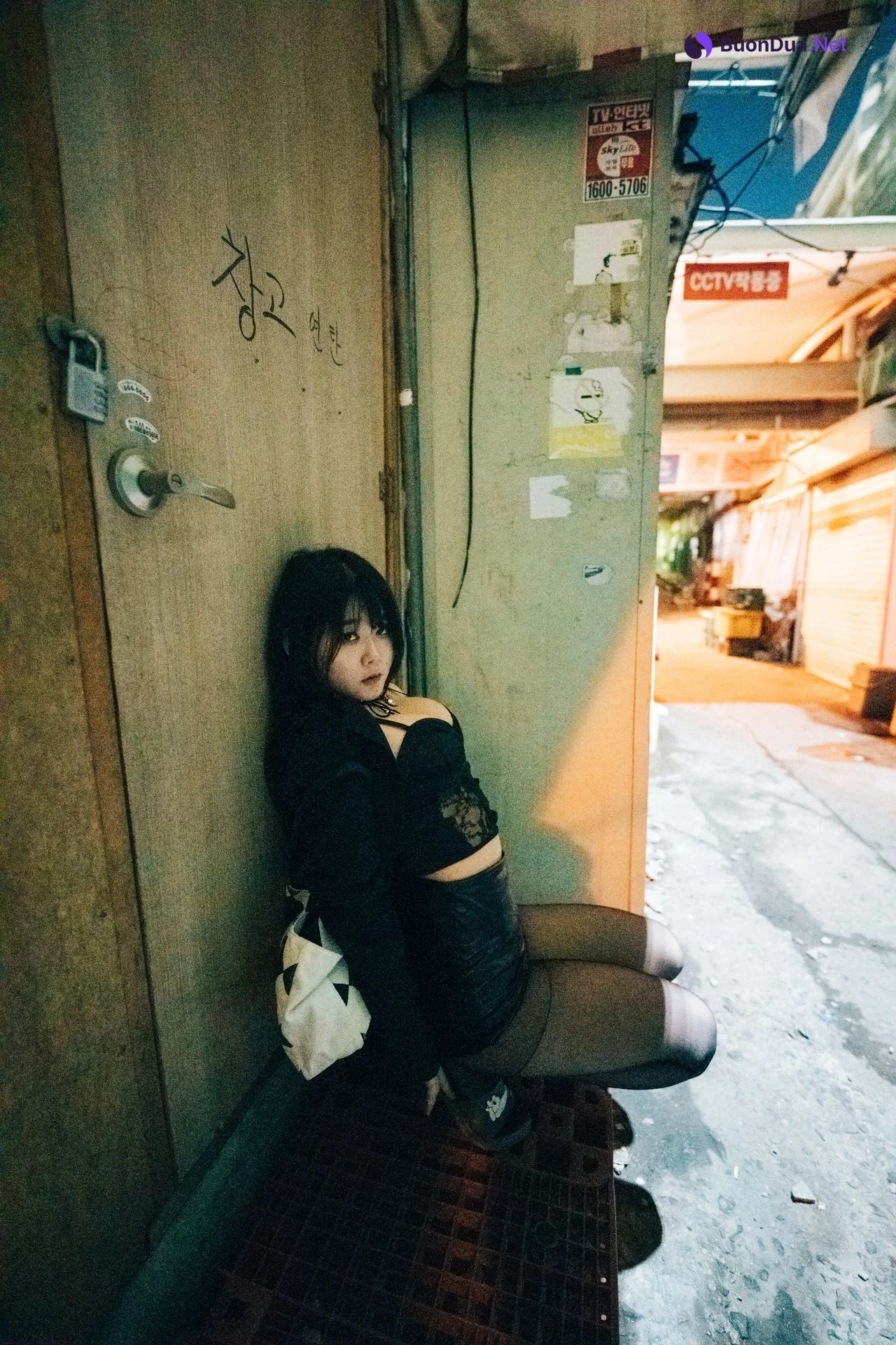 ZIA.Kwon 권지아, [Loozy] XXX At Night Road Set.02 - Photo 4