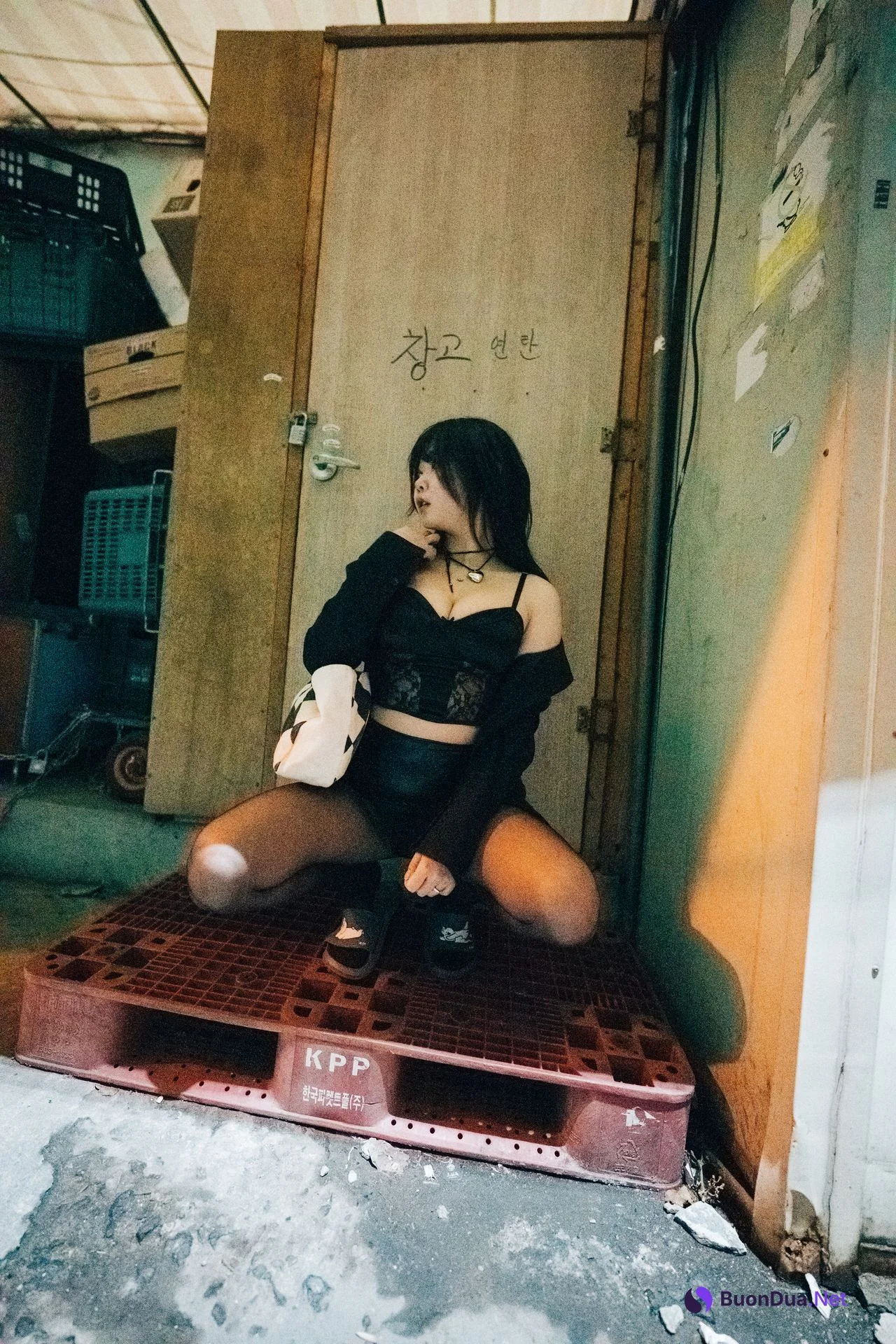 ZIA.Kwon 권지아, [Loozy] XXX At Night Road Set.02 - Photo 5