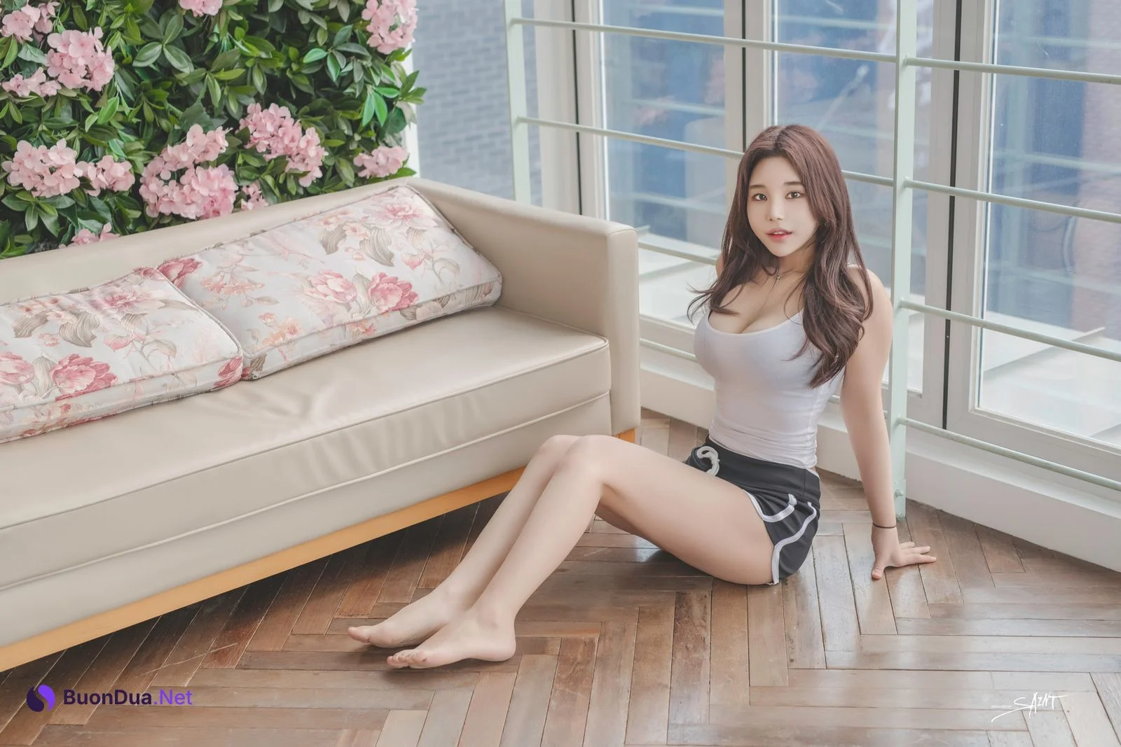 Zzyuri 쮸리, [SAINT Photolife] 1 Year Anniversary Set.01 - Photo 9